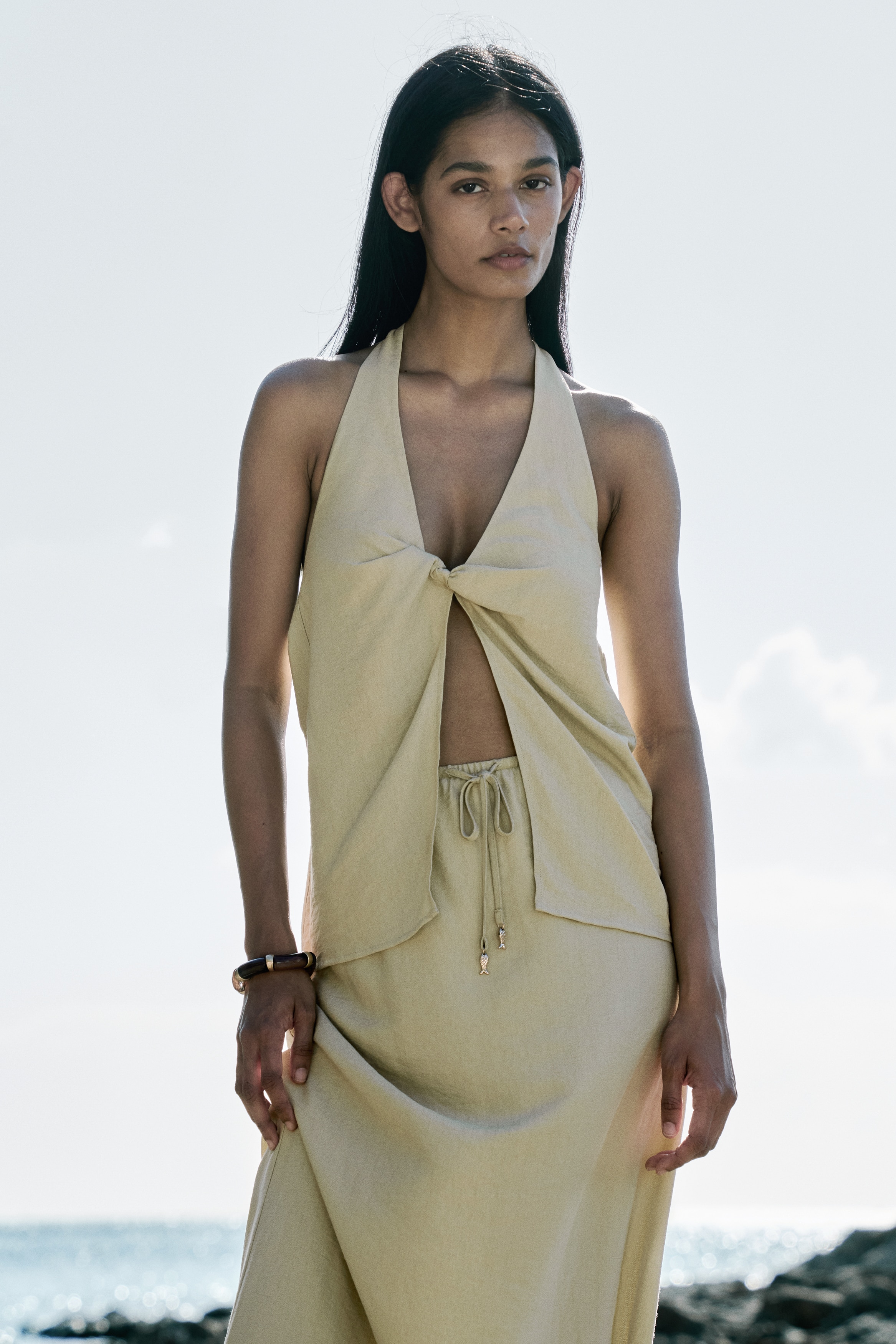 Twist-Detail Halterneck Top - Light yellow green/Dark rust brown/patterned