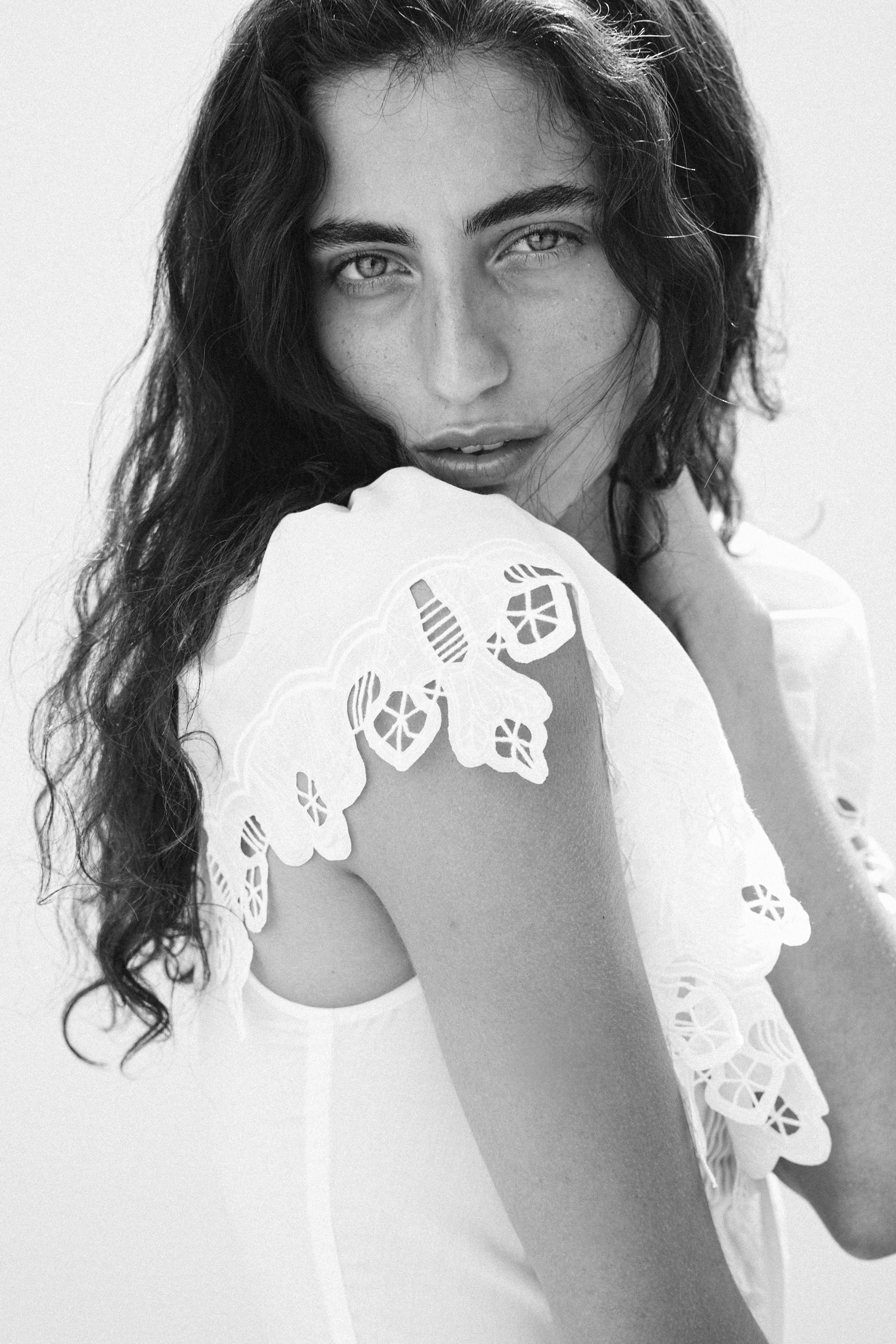 Blouse à volant avec broderie anglaise