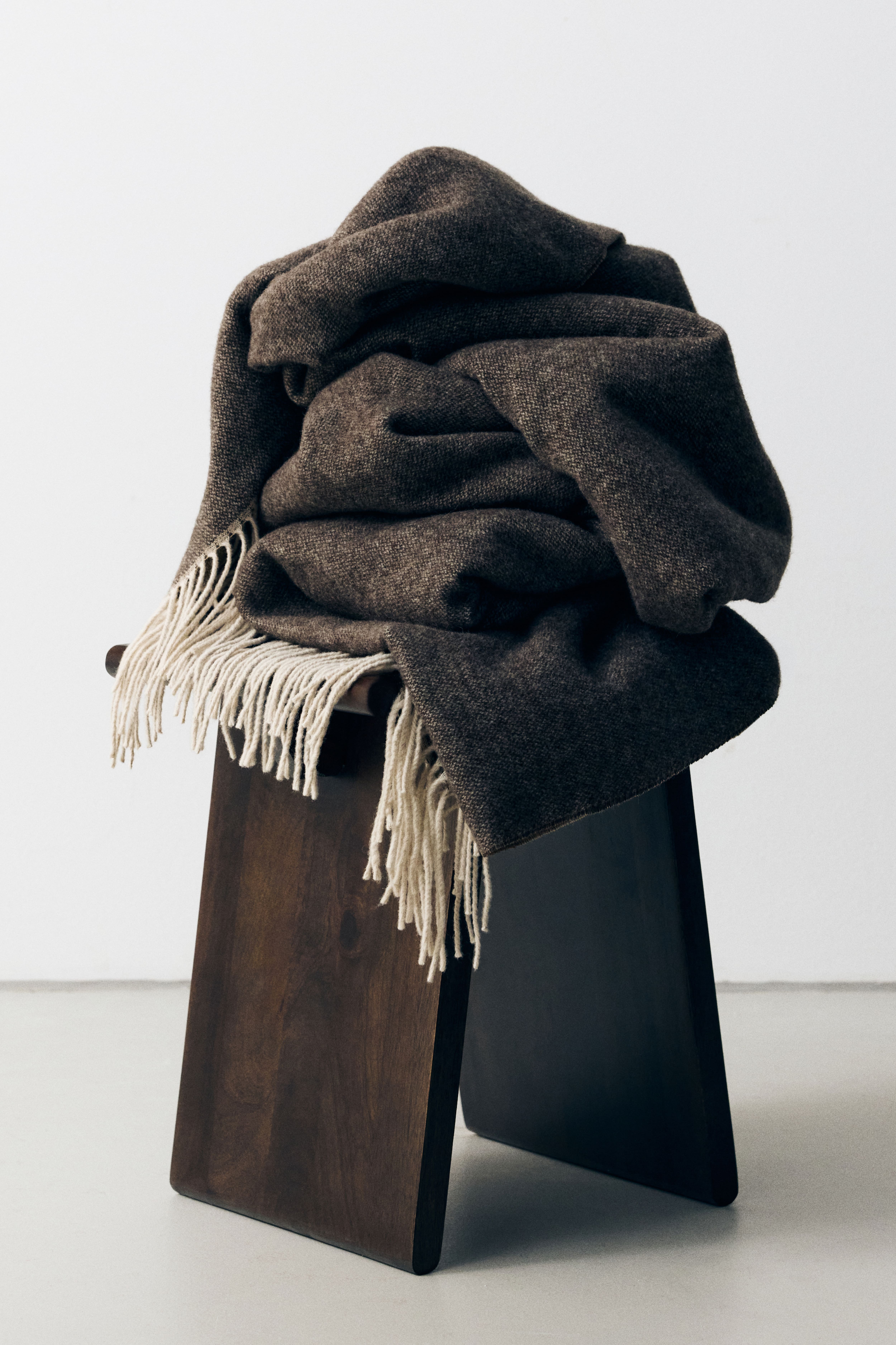 Fringed wool-blend blanket