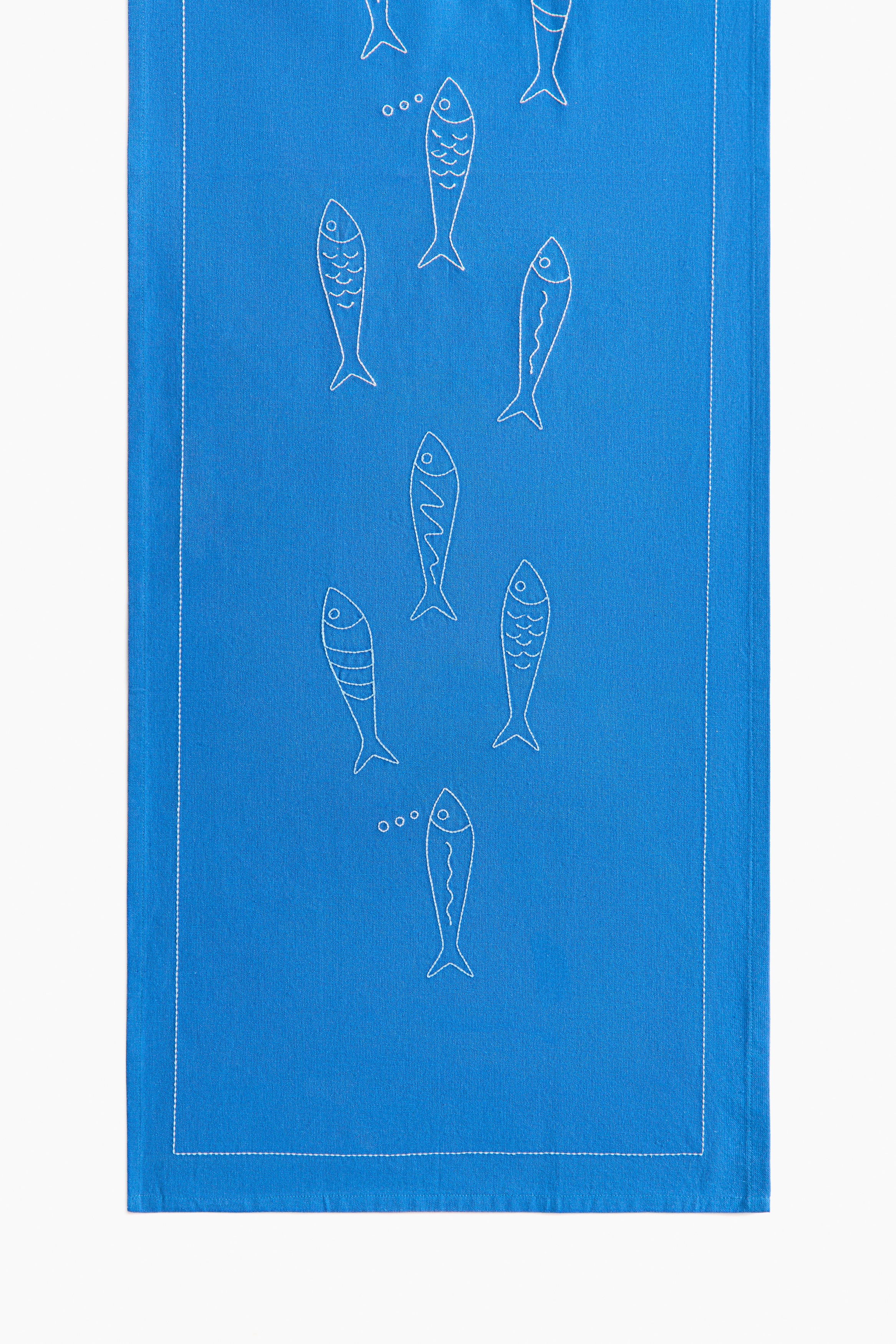 Embroidery-motif linen-blend table runner - Blue/Fish/White/Crabs