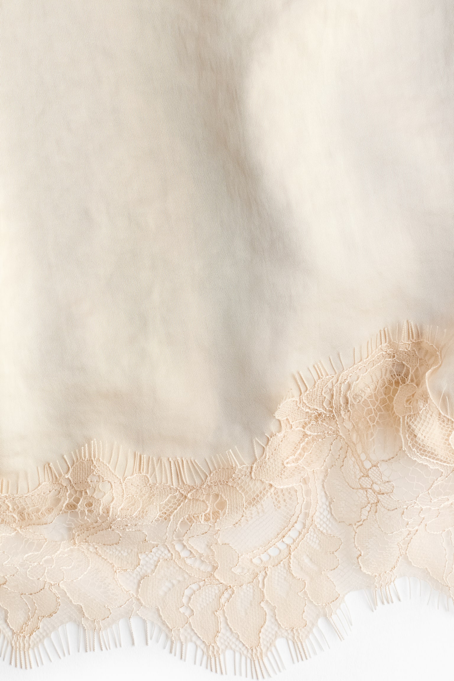 שמלת קומבניזון עם תחרה - קרם - 4