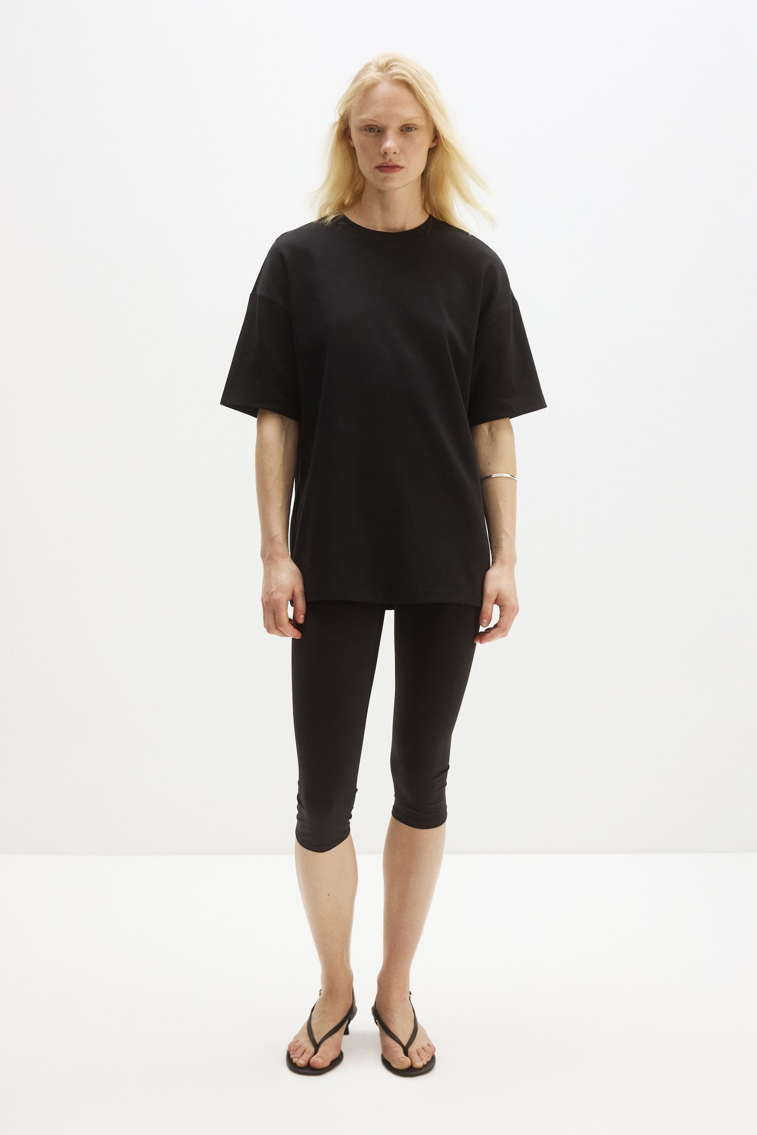 Женская футболка H&M Cooling Oversized Fit, цвет: Чёрный — фото 3