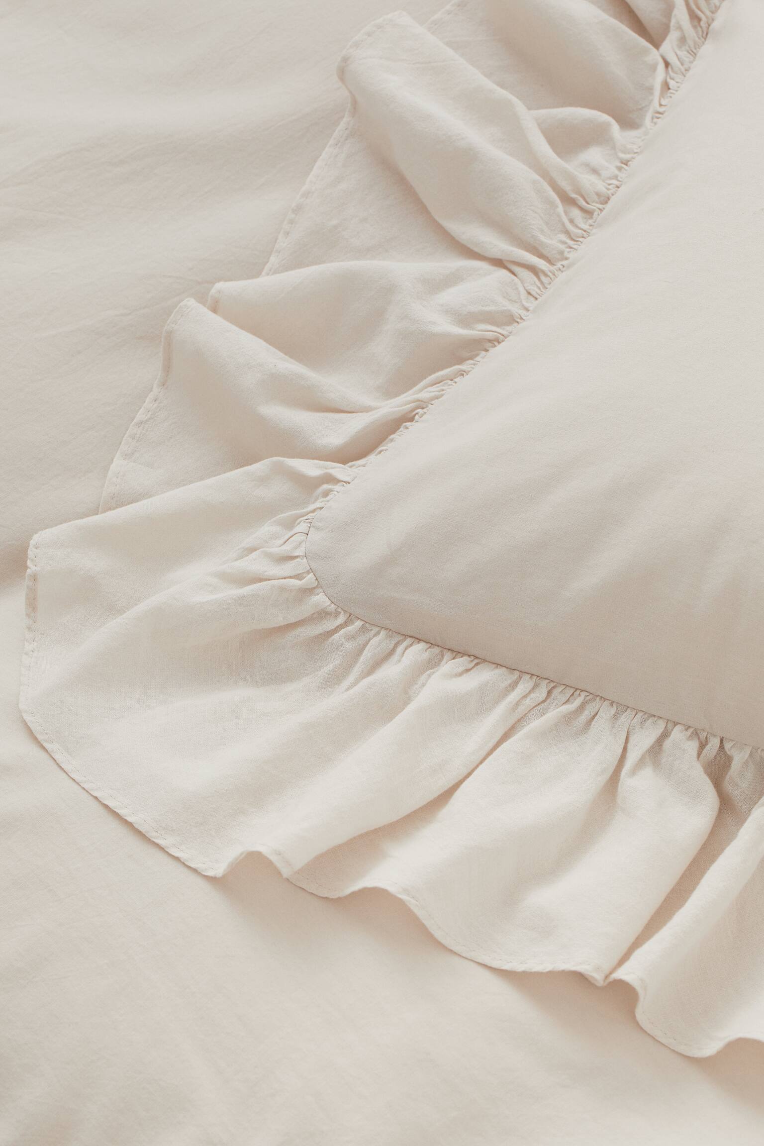 Flouncetrim duvet cover set Light beige Home All H&M GB