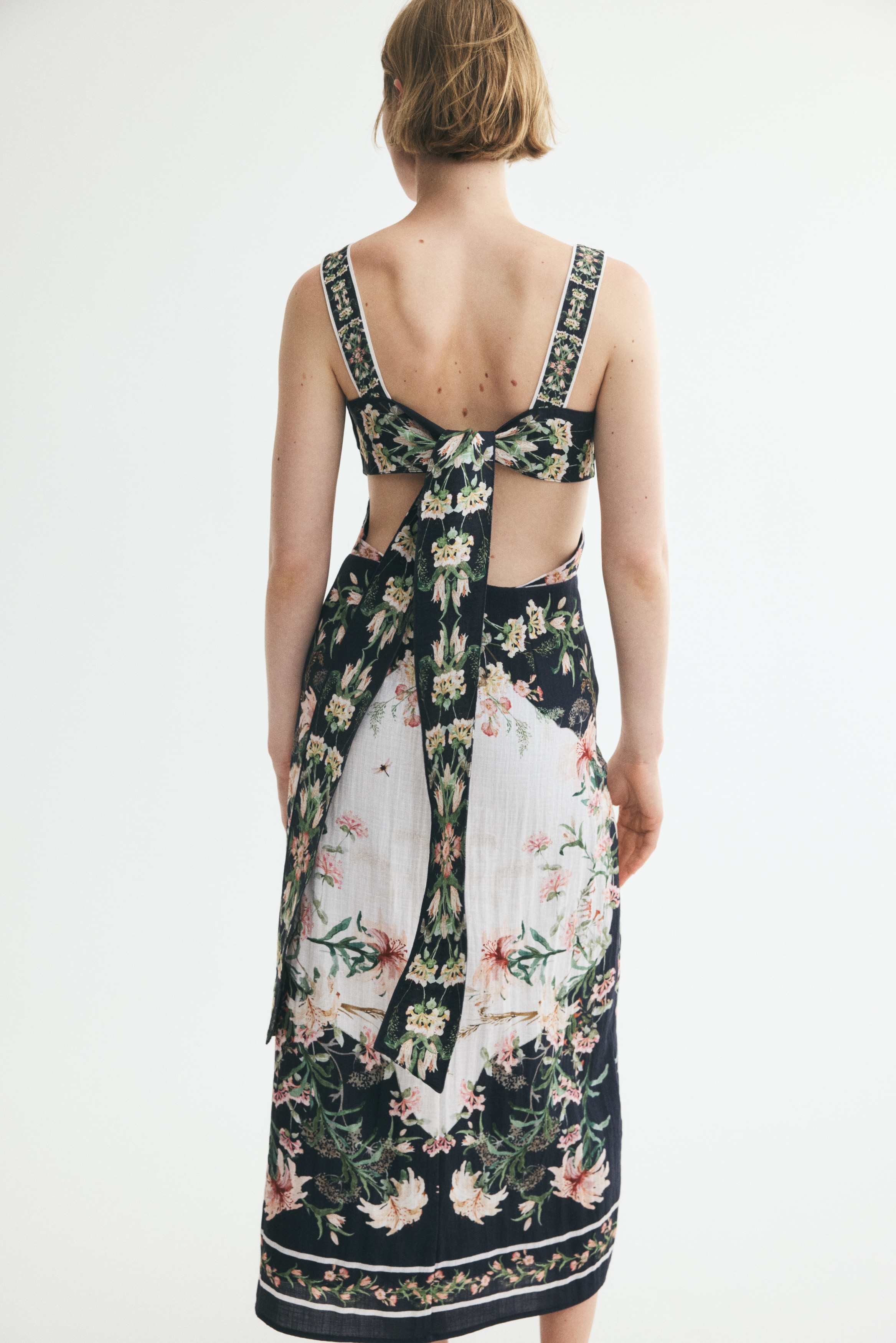 h&m party dresses | Outfit Ideas | Spring 2018 | Lookbook Features a round neckline and short sleeves H M Girls Black Satin