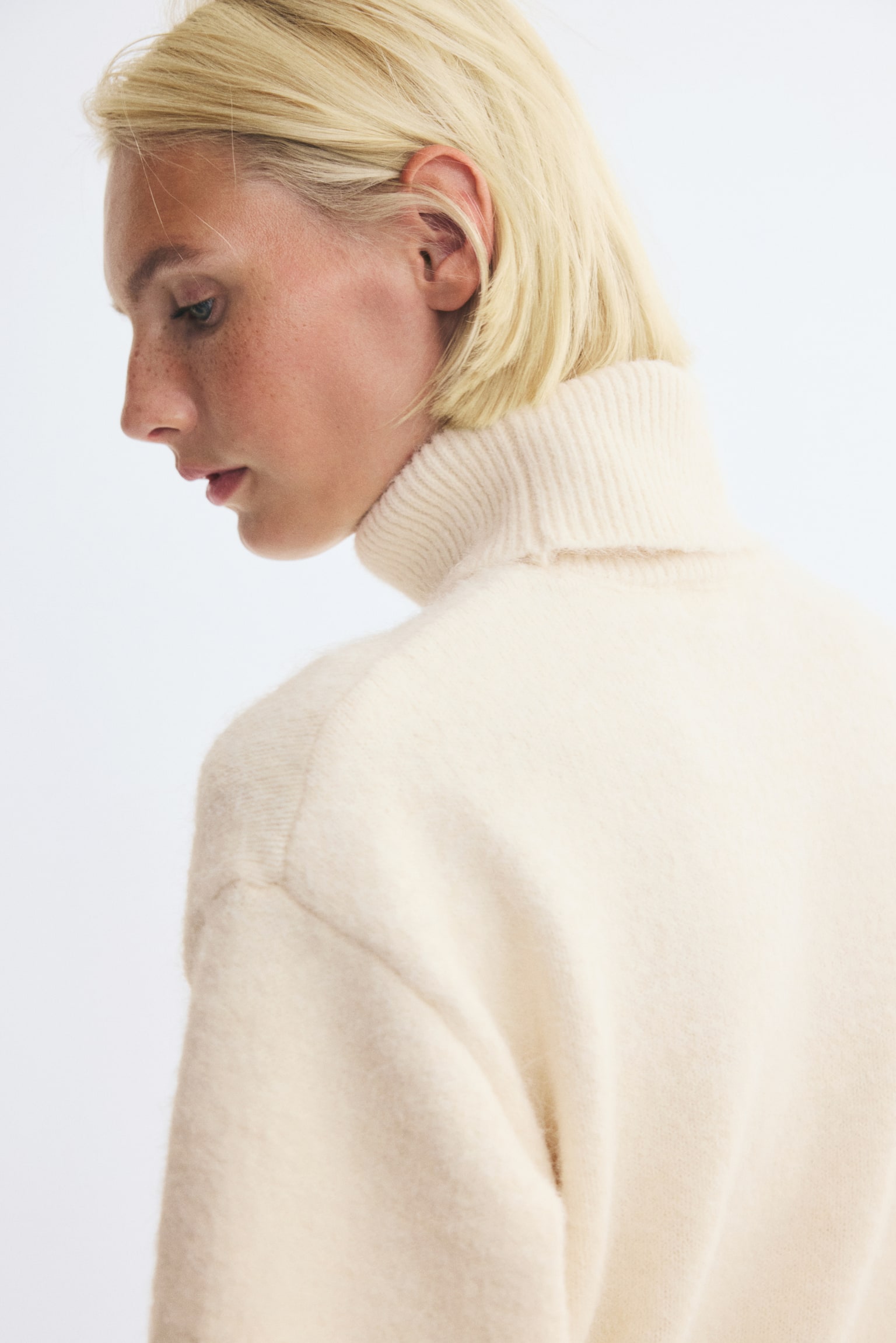 Женский свитер H&M Short-Sleeved Mock Turtleneck, цвет: Кремовый — фото 5