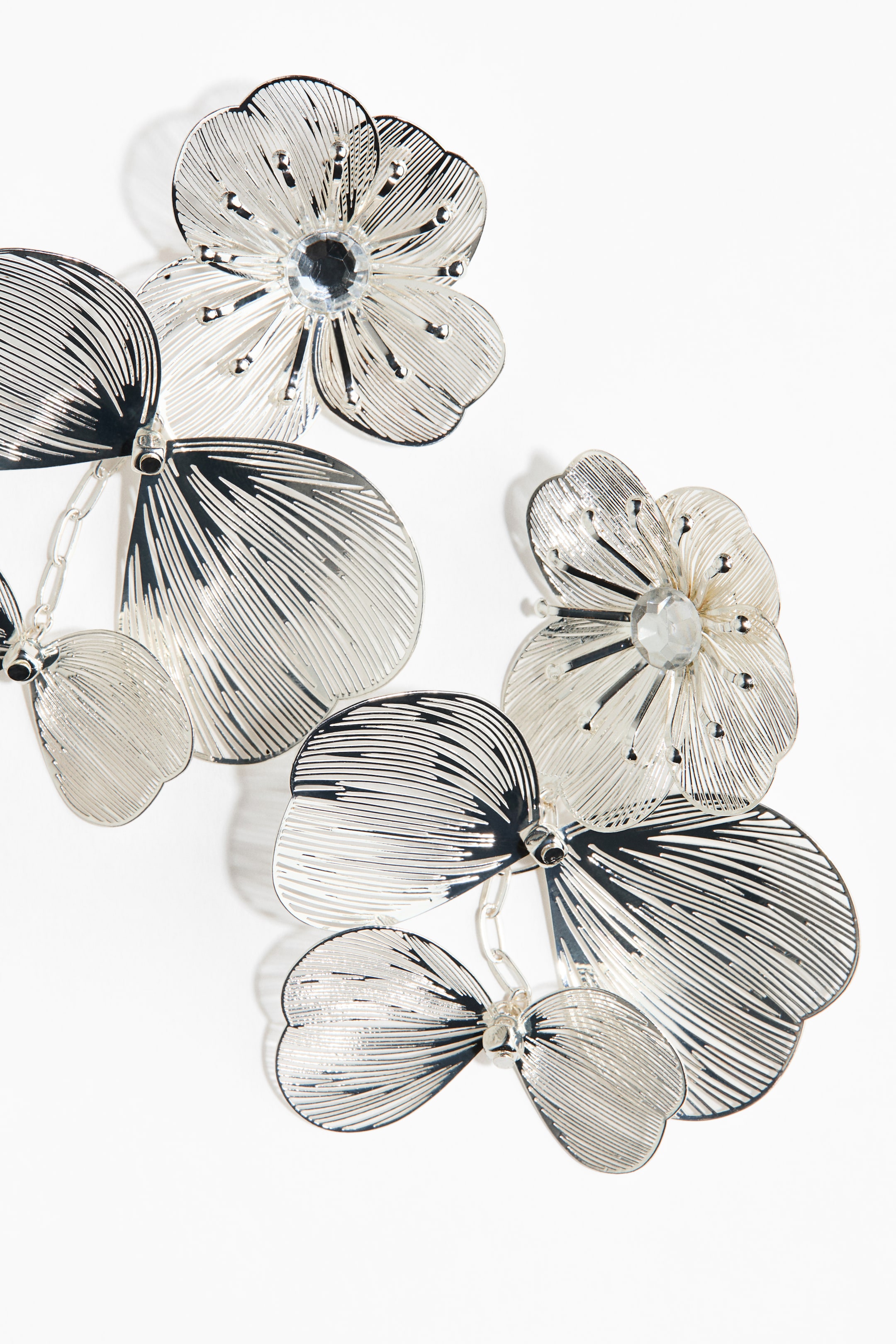 拡大画像を表示: フラワーダングルピアス - シルバーカラー - レディース | H&M JP 2