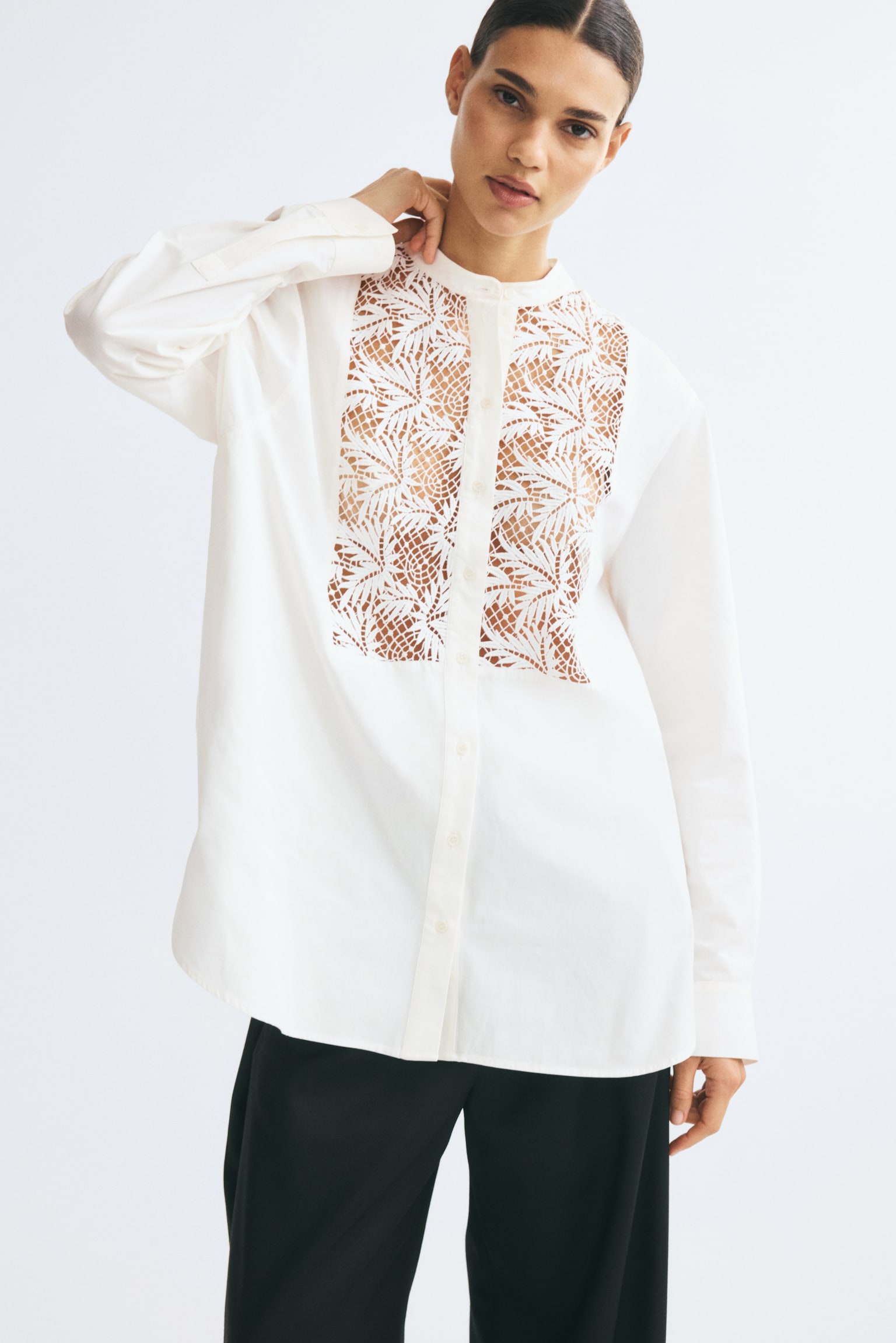 Женская рубашка H&M Oversized Embroidered, цвет: Кремовый — фото 3