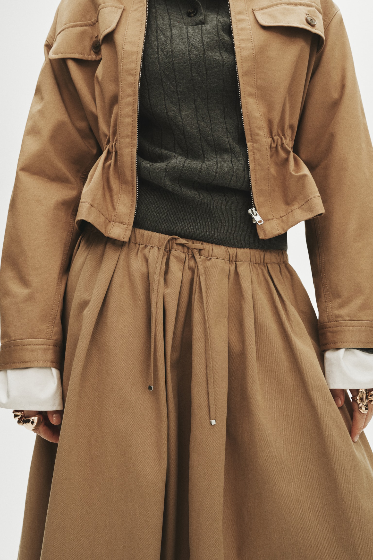 חצאית טוויל עם קפלים - בז' - 7