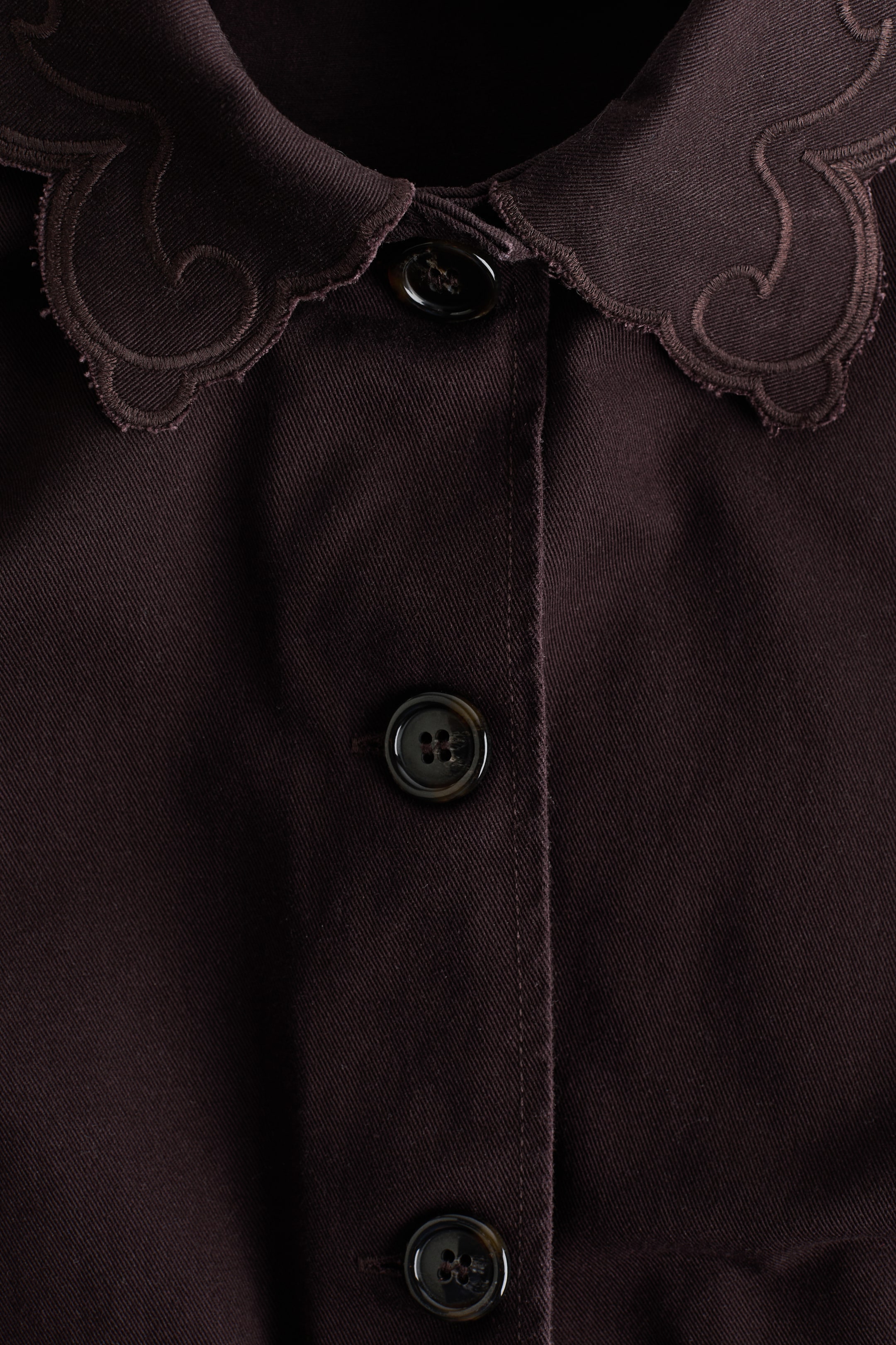 Veste en sergé avec broderie anglaise
