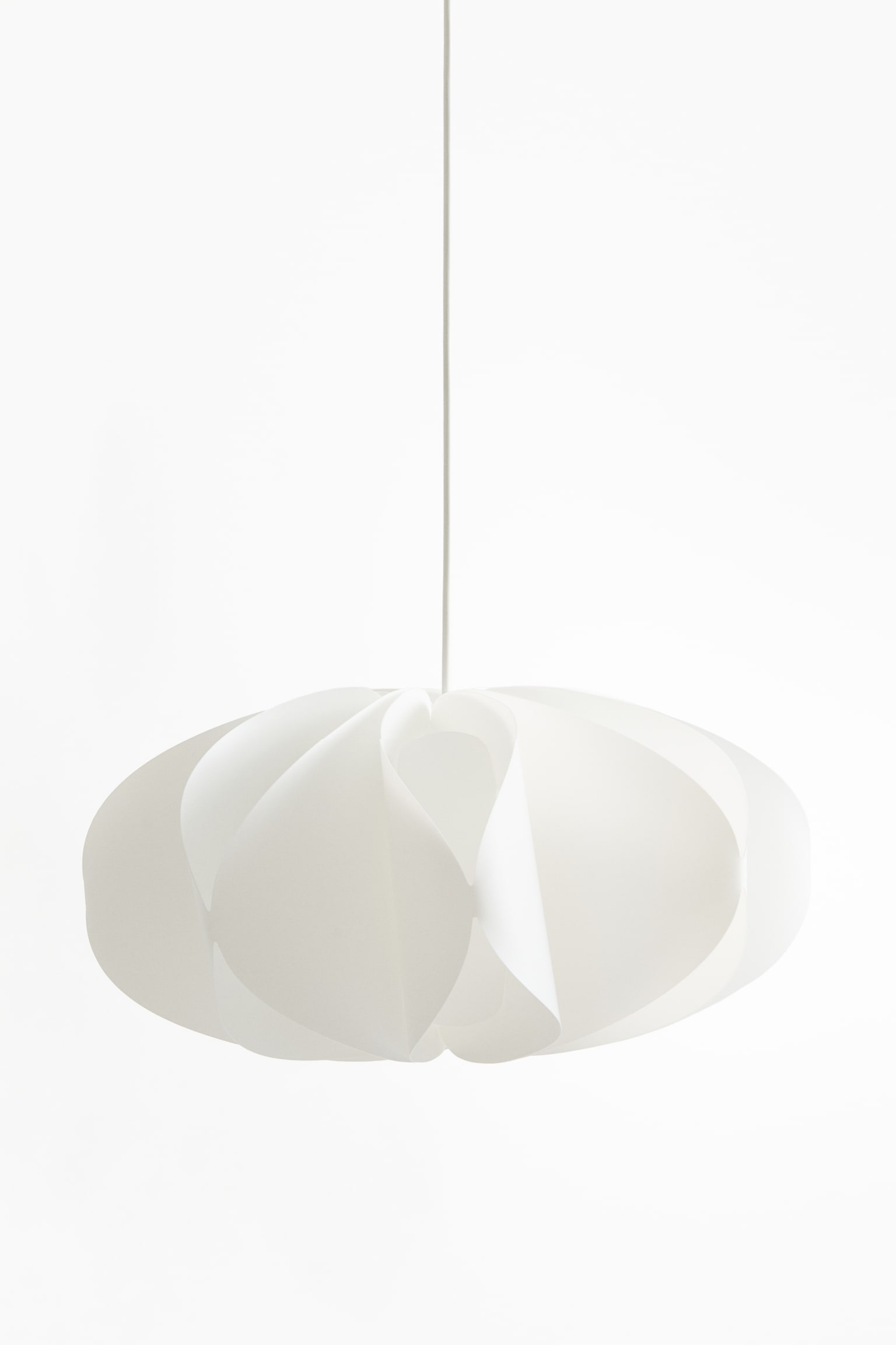 Petal-like pendant light - White - 1