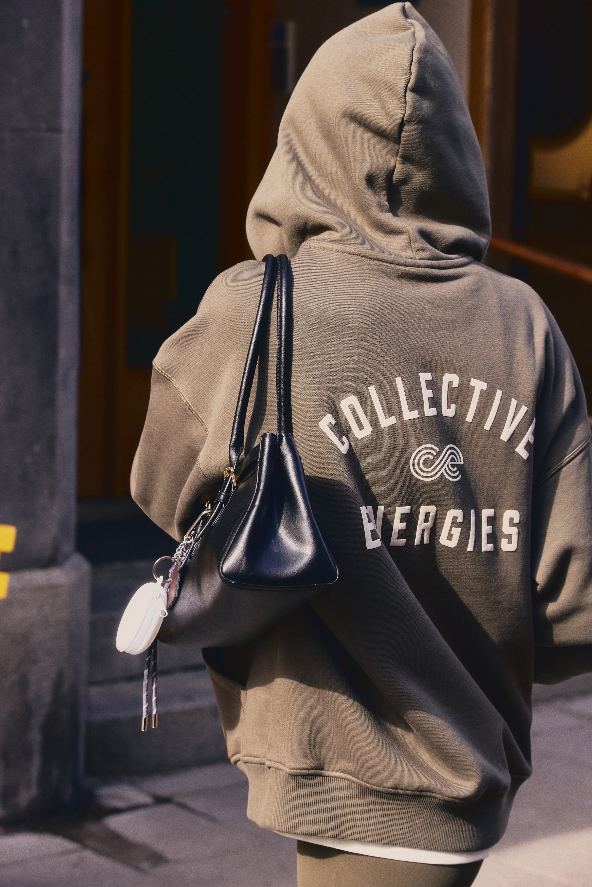 【H&amp;M】DryMove パイピングディテールフーデッドスポ オーバーサイズフィット スポーツフーデッドトップス DryMove