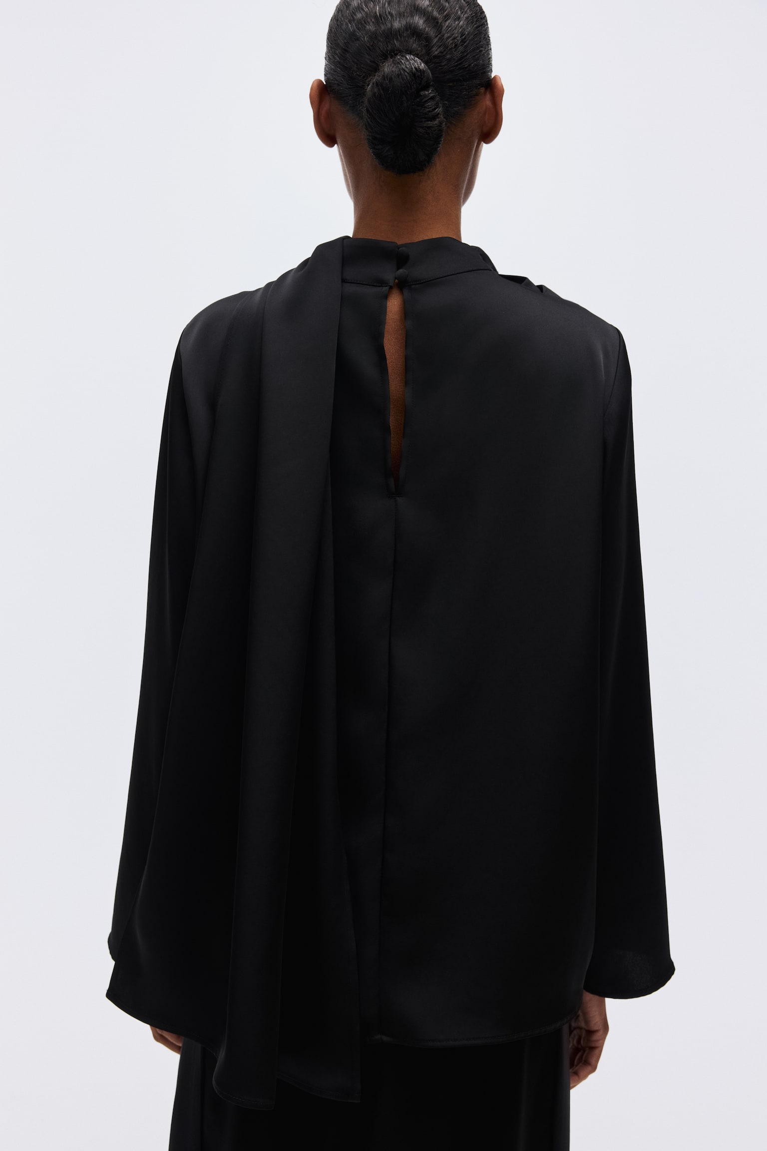 Блуза от сатен с декоративен шал - Черен/Матов наситеносив - 3