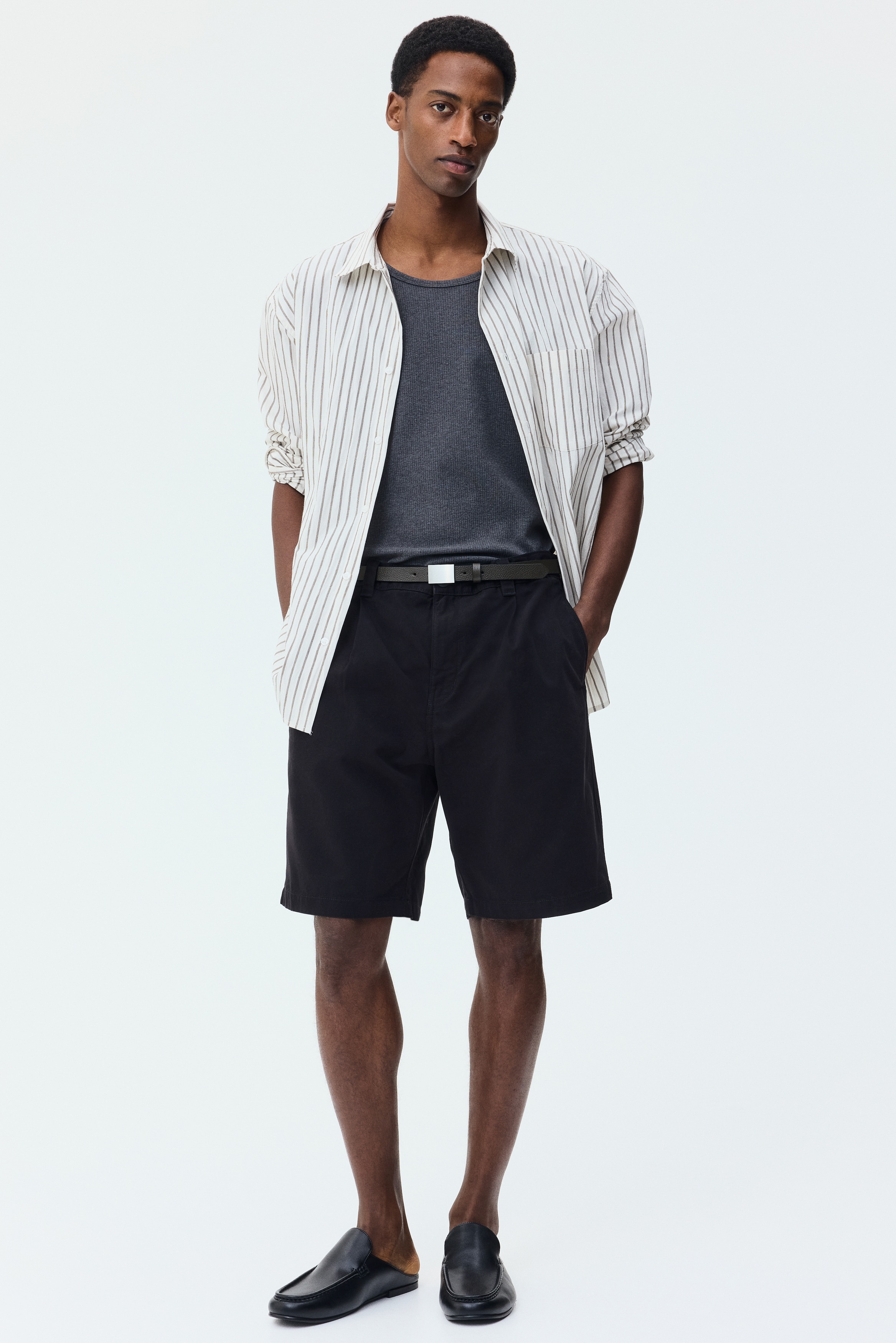 Quần short chino cotton Relaxed Fit - Màu đen/Màu be