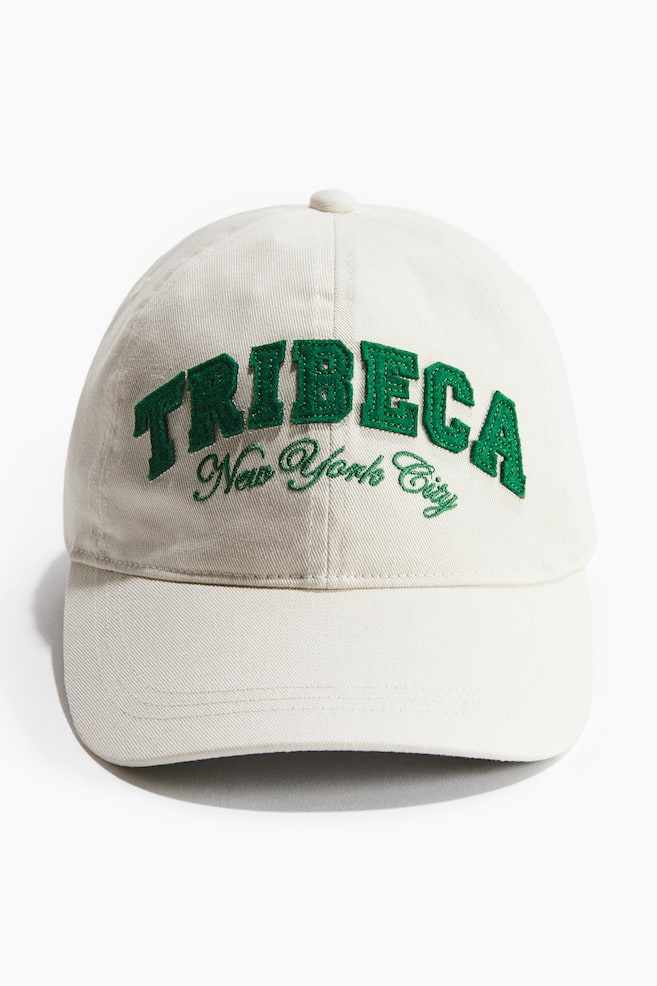 Kasket i twill med broderier - Hvid/Tribeca/Sort/Atelier Fleur de Rivera/Mørk kakigrøn/Atelier/Mørk denimblå/Atelier/Mørkegrøn/Chicago/Lys beige/Capri/Mørkeblå/Running Club/Mørkebrun/Capri - 1