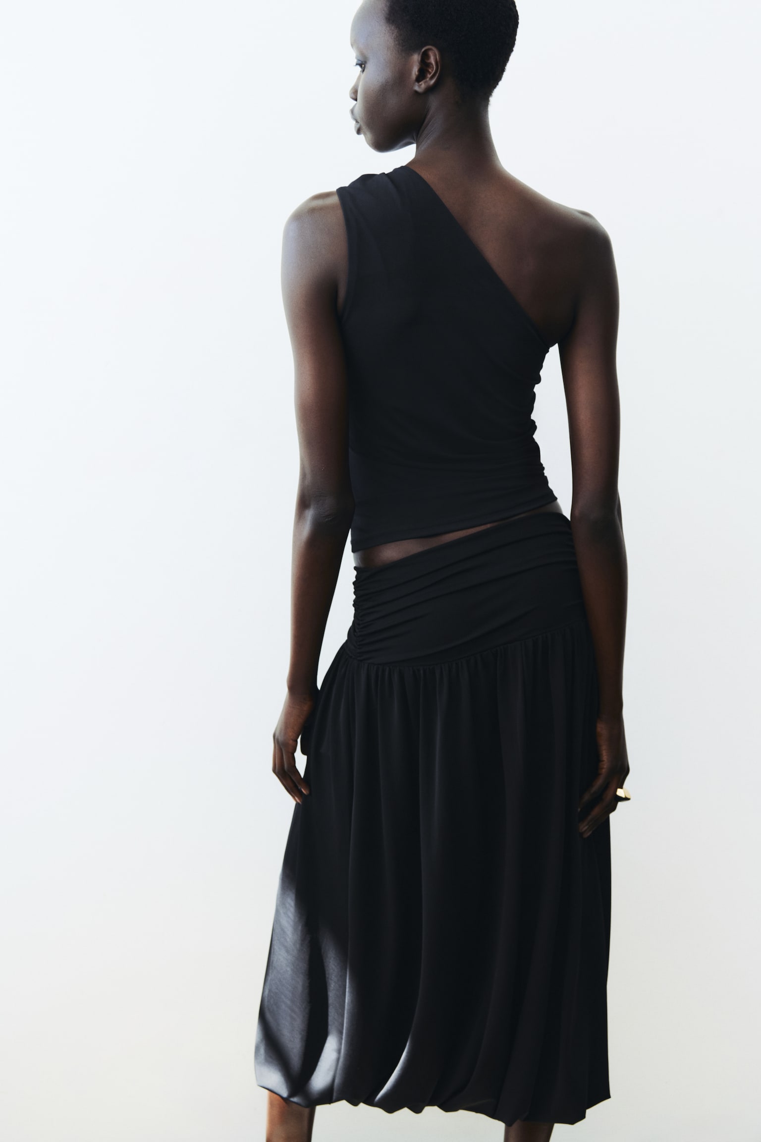 Женский топ H&M Draped One-Shoulder, цвет: Чёрный — фото 4