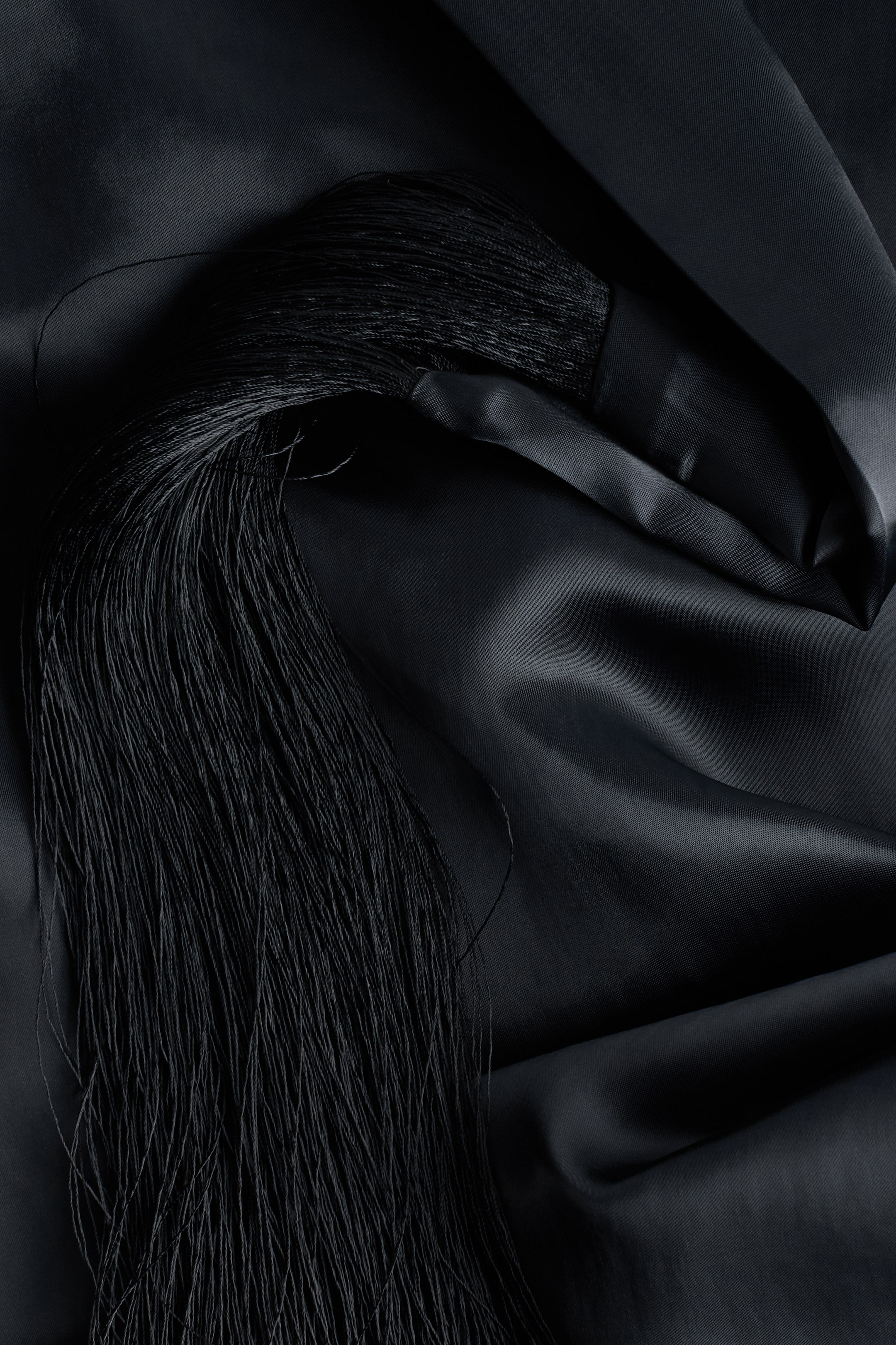 Zobrazit větší obrázek: Halterneck satin dress - Námořnická modř - ŽENY | H&M CZ 6