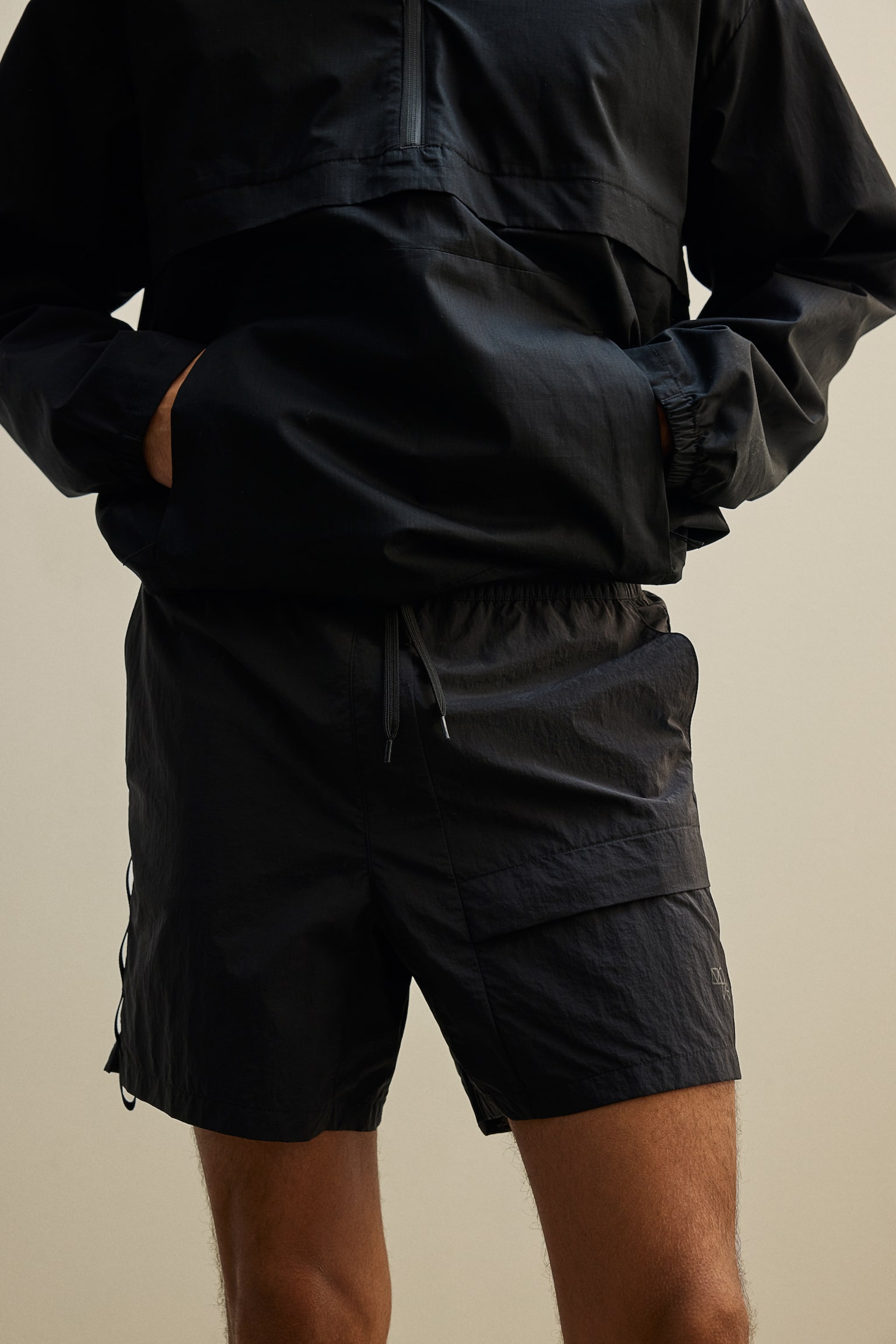 Short lightweight sports shorts - Black/Khaki green - 6