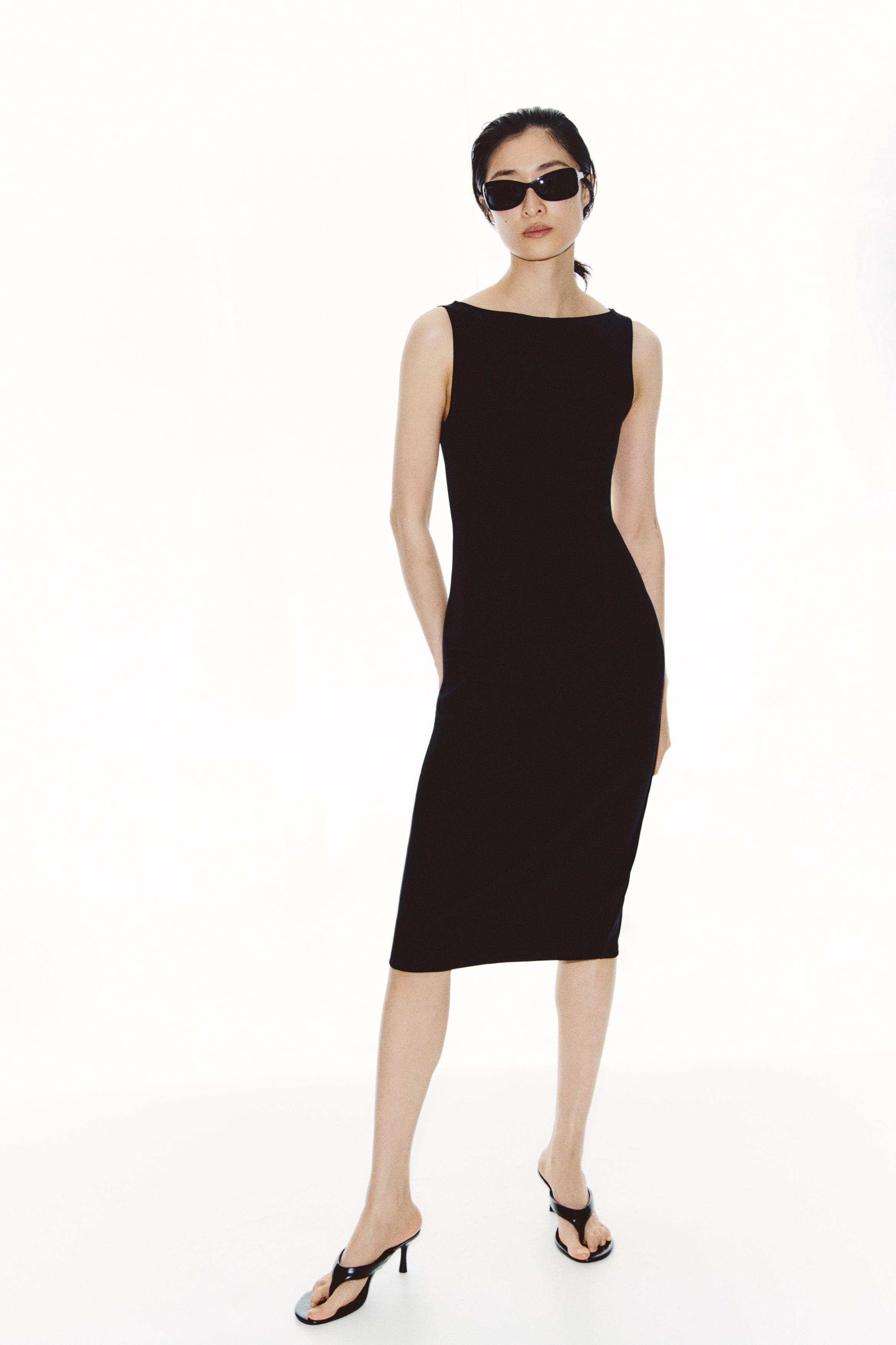 Vestido de punto con escote barcoAuxiliar