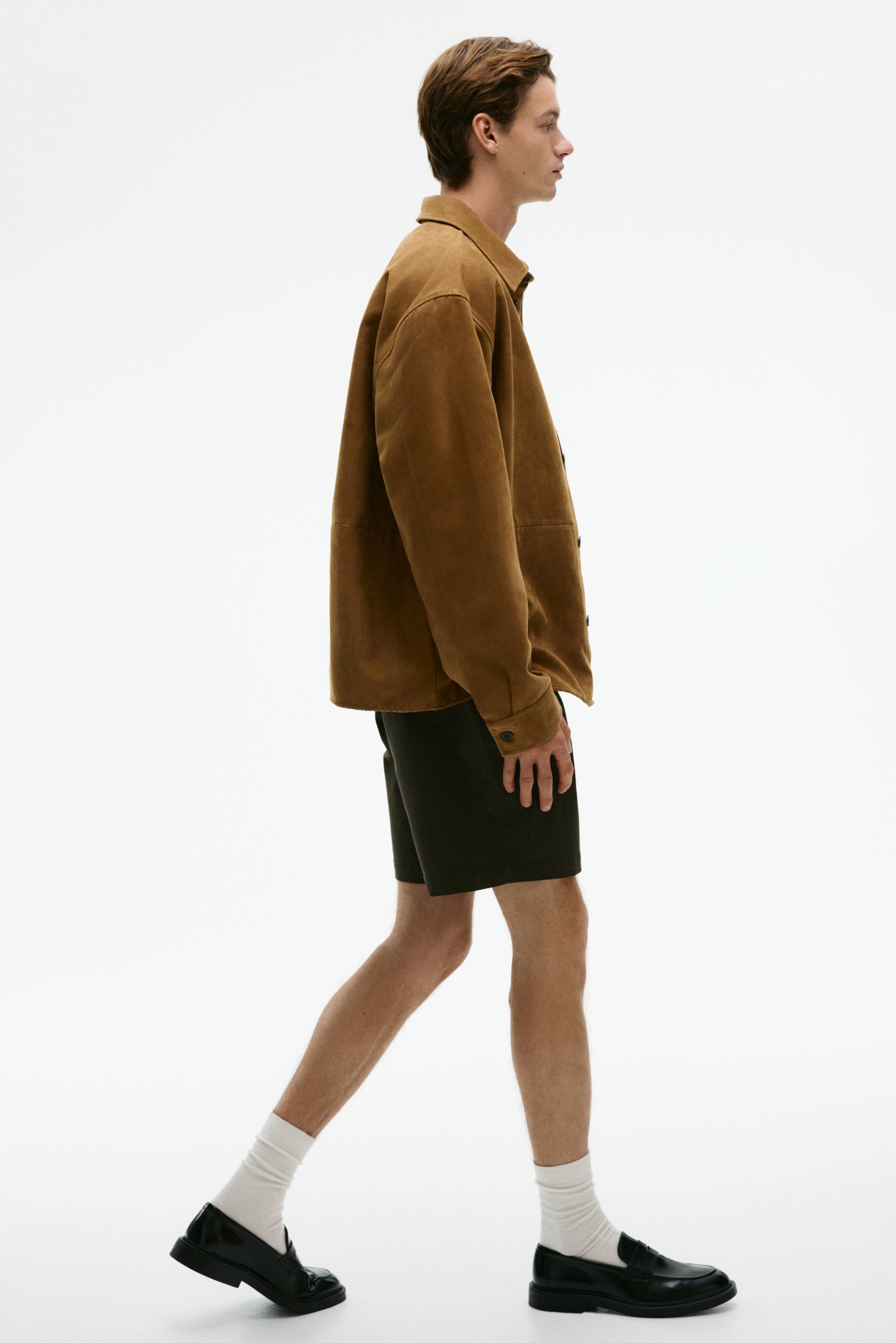 Xem ảnh lớn hơn: Quần short chino Regular Fit - Màu xanh kaki đậm | H&M VN 4