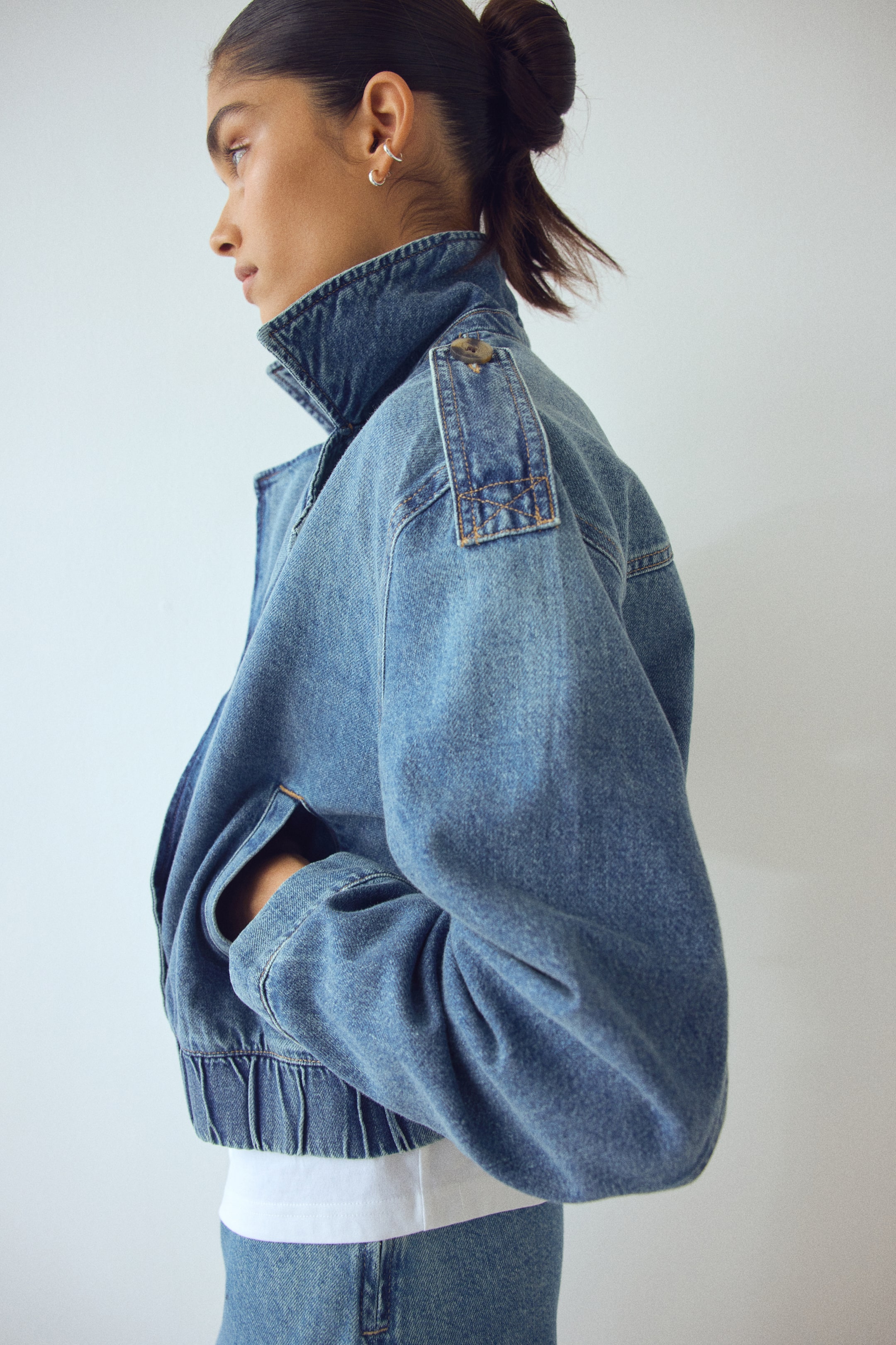 Женские куртки H&M Double-Breasted Denim Jacket — фото 4