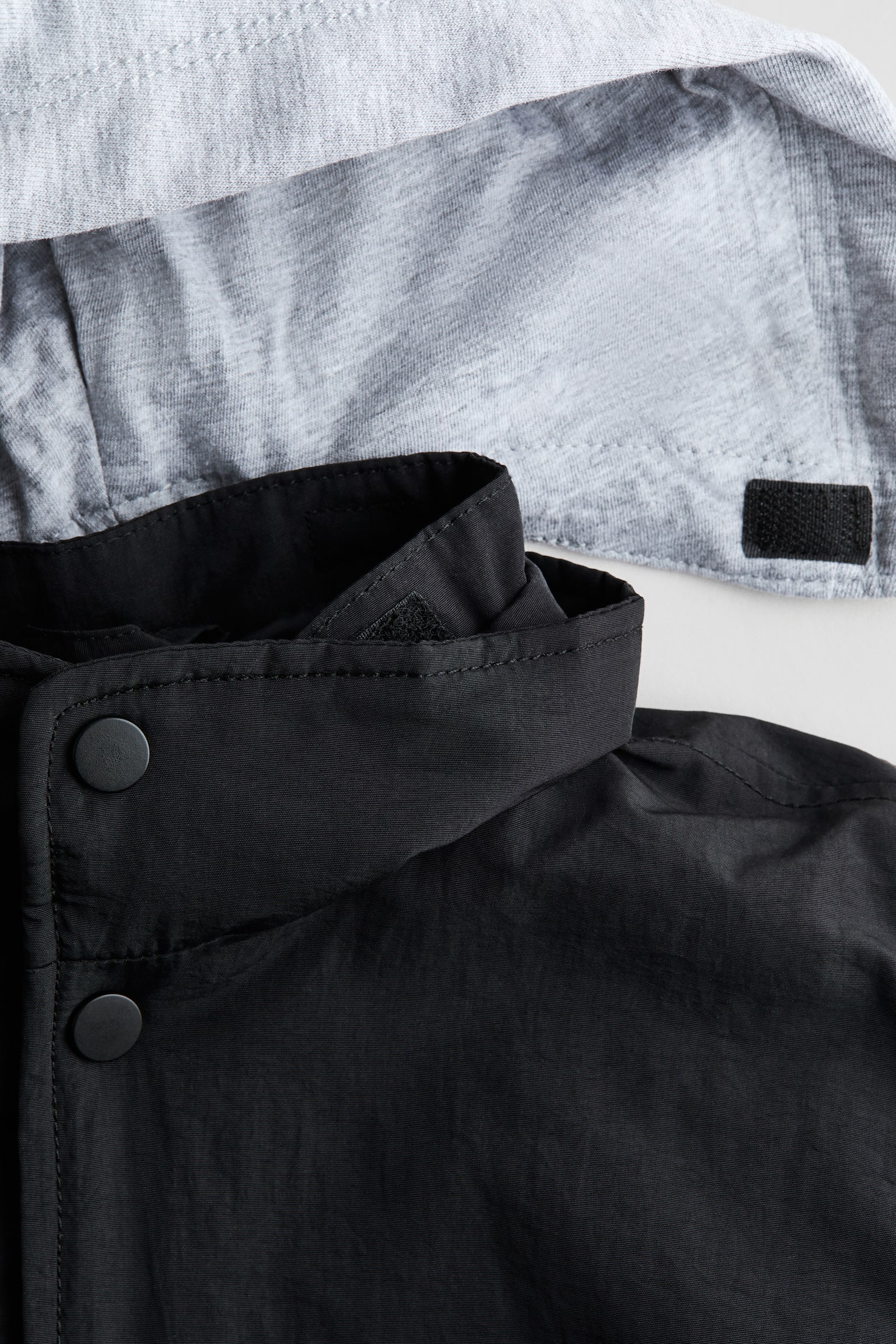 Chaqueta bomber con capucha - Negro - 2