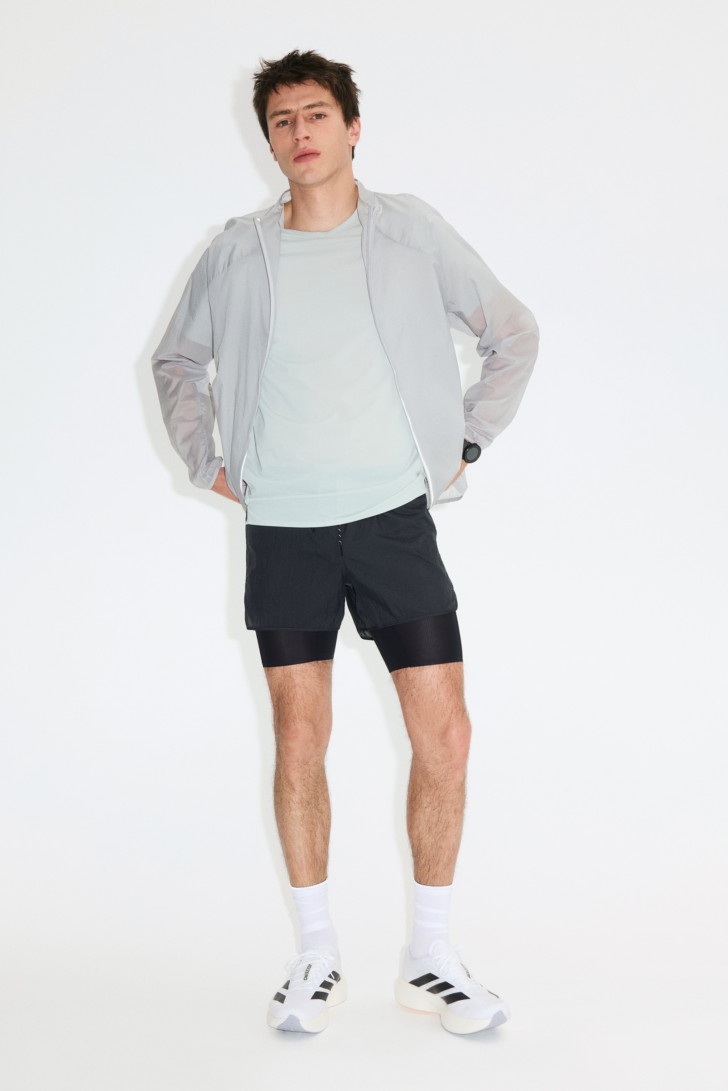 ライトウェイト2-in-1ランニングショートパンツ DryMove™ - ダークグレー