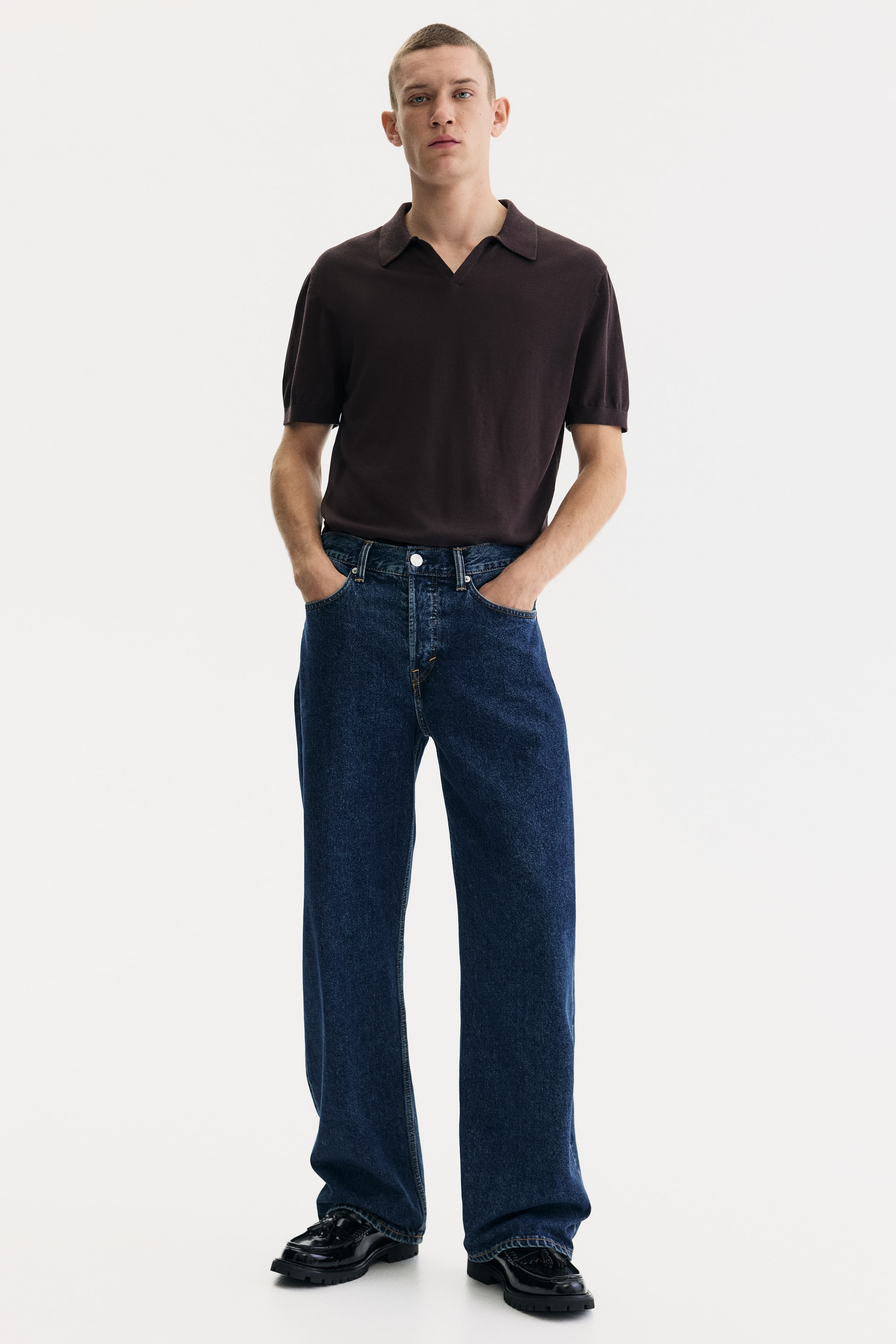 View larger image: Regular Fit V-neck polo shirt - Dark brown - Men | H&M HK 2