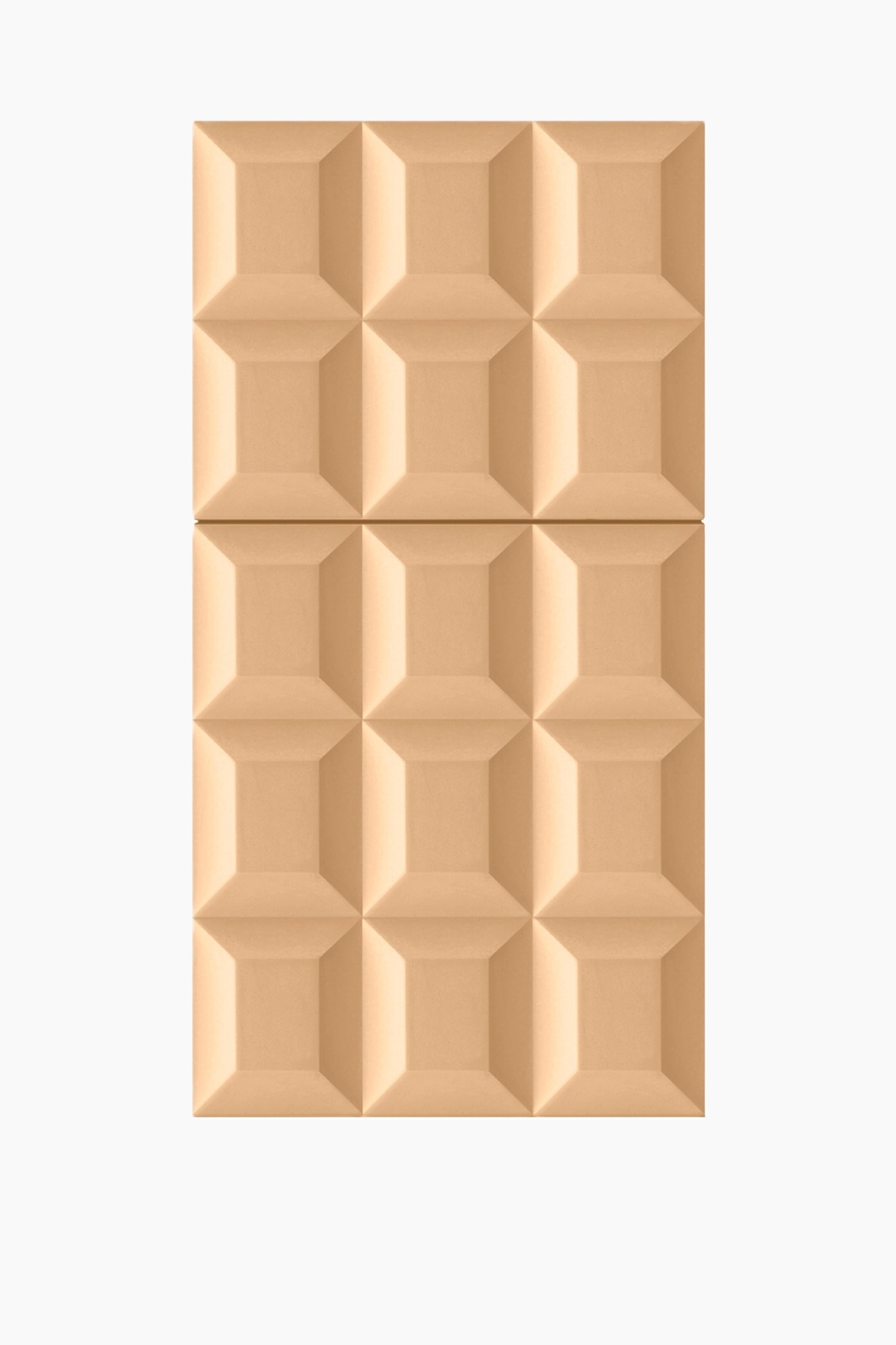 Visa större bild: En ljusbeige rektangulär panel är vänd framåt och har en texturerad yta bestående av 16 upphöjda, inåt sluttande rektangulära former. Panelen är visuellt uppdelad i två lika stora horisontella sektioner, där varje sektion visar ett rutmönster med 8 fält.
