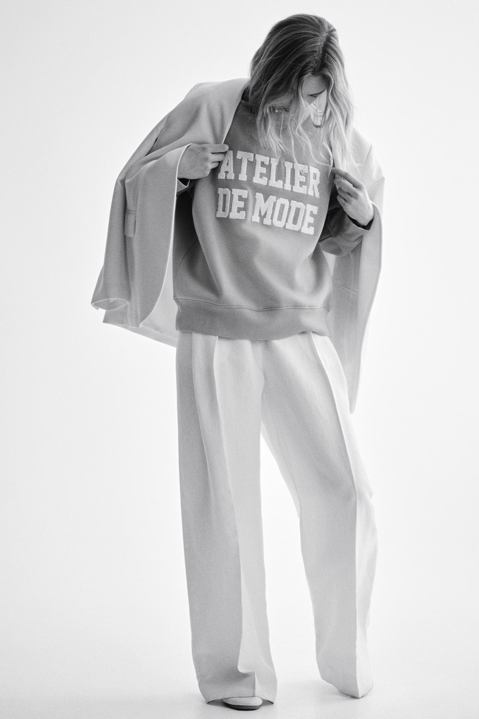Женская толстовка H&M Sweatshirt with Motif, цвет: Бежевый — фото 2