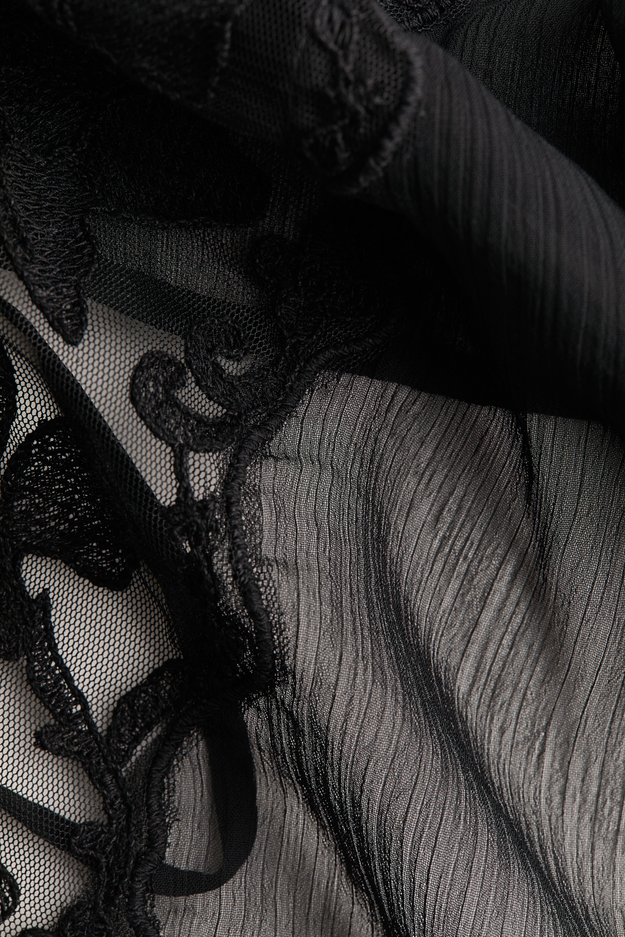 Lace-Trimmed Balloon-Sleeved Blouse
