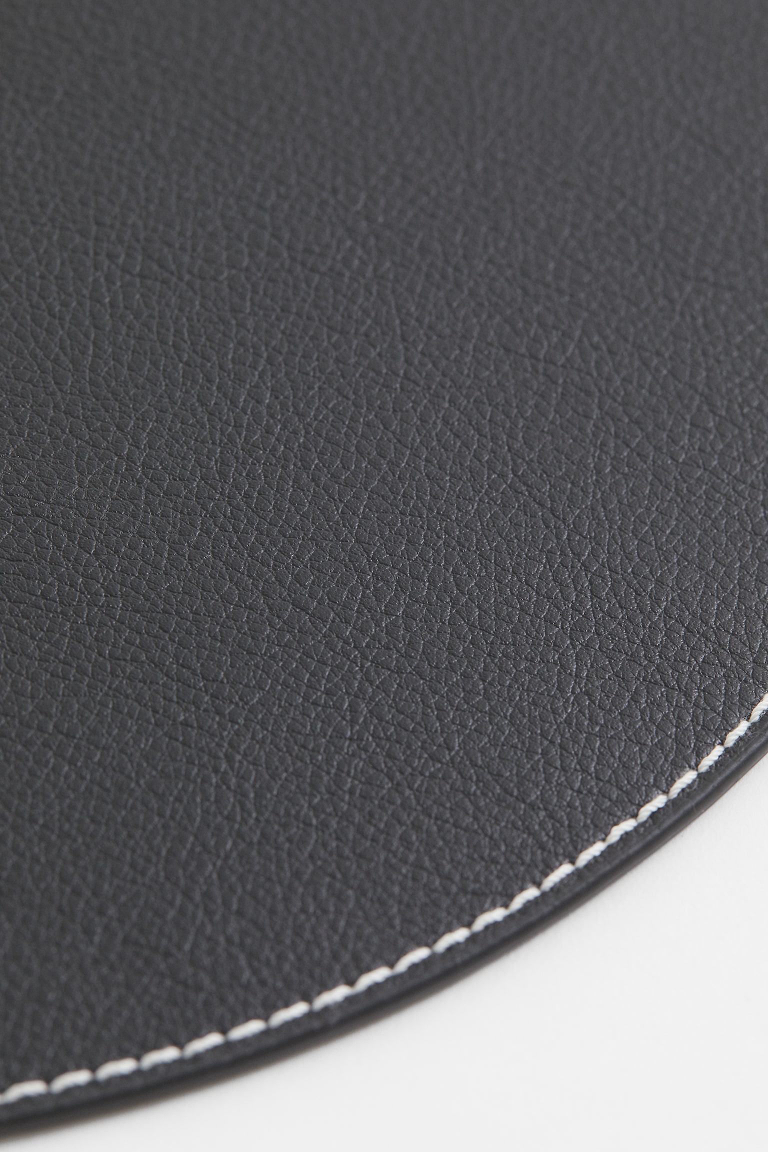 Oval table mat - Black - 2