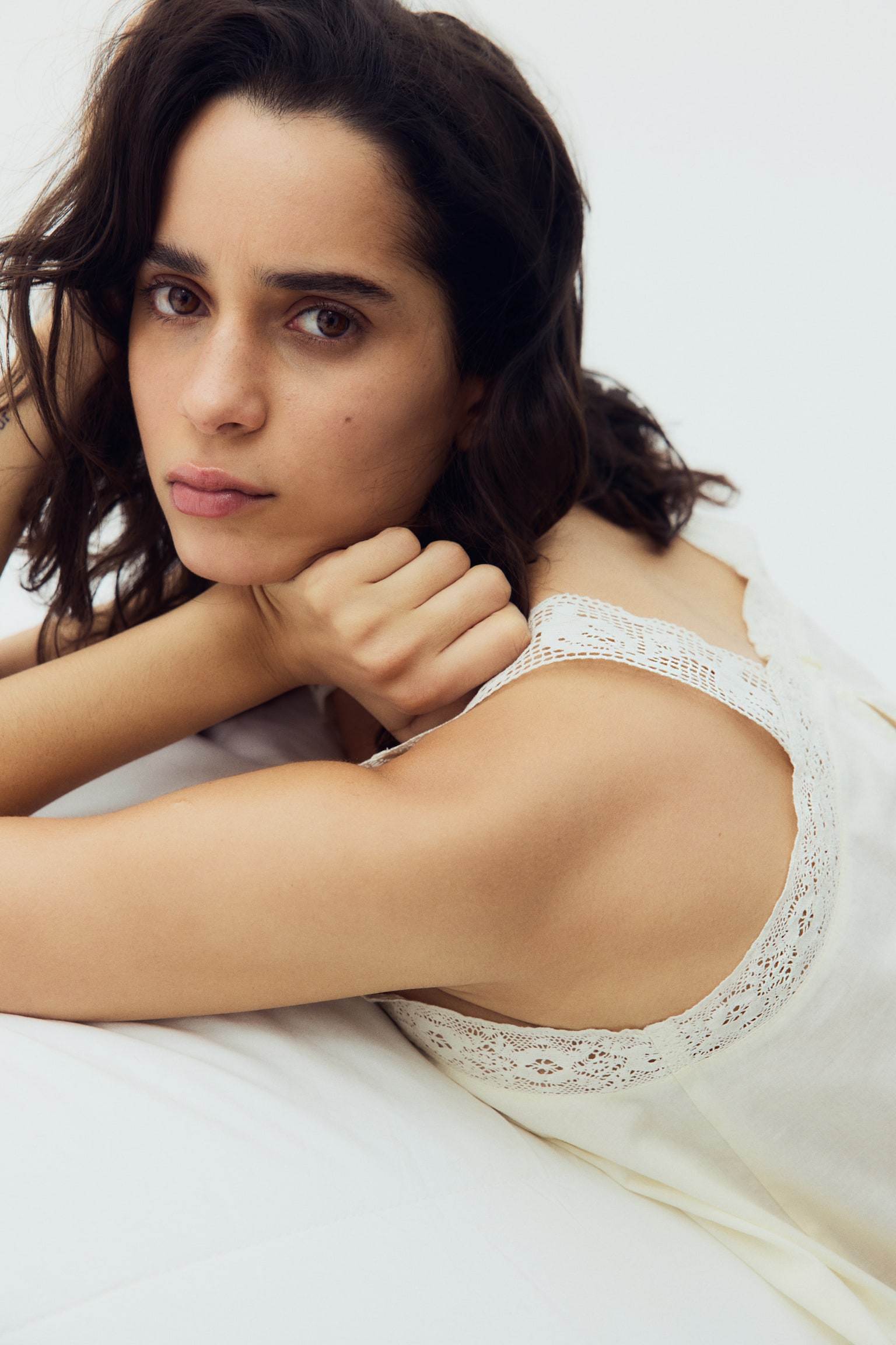 Pijama de bumbac cu borduri de dantelă - Crem - 7