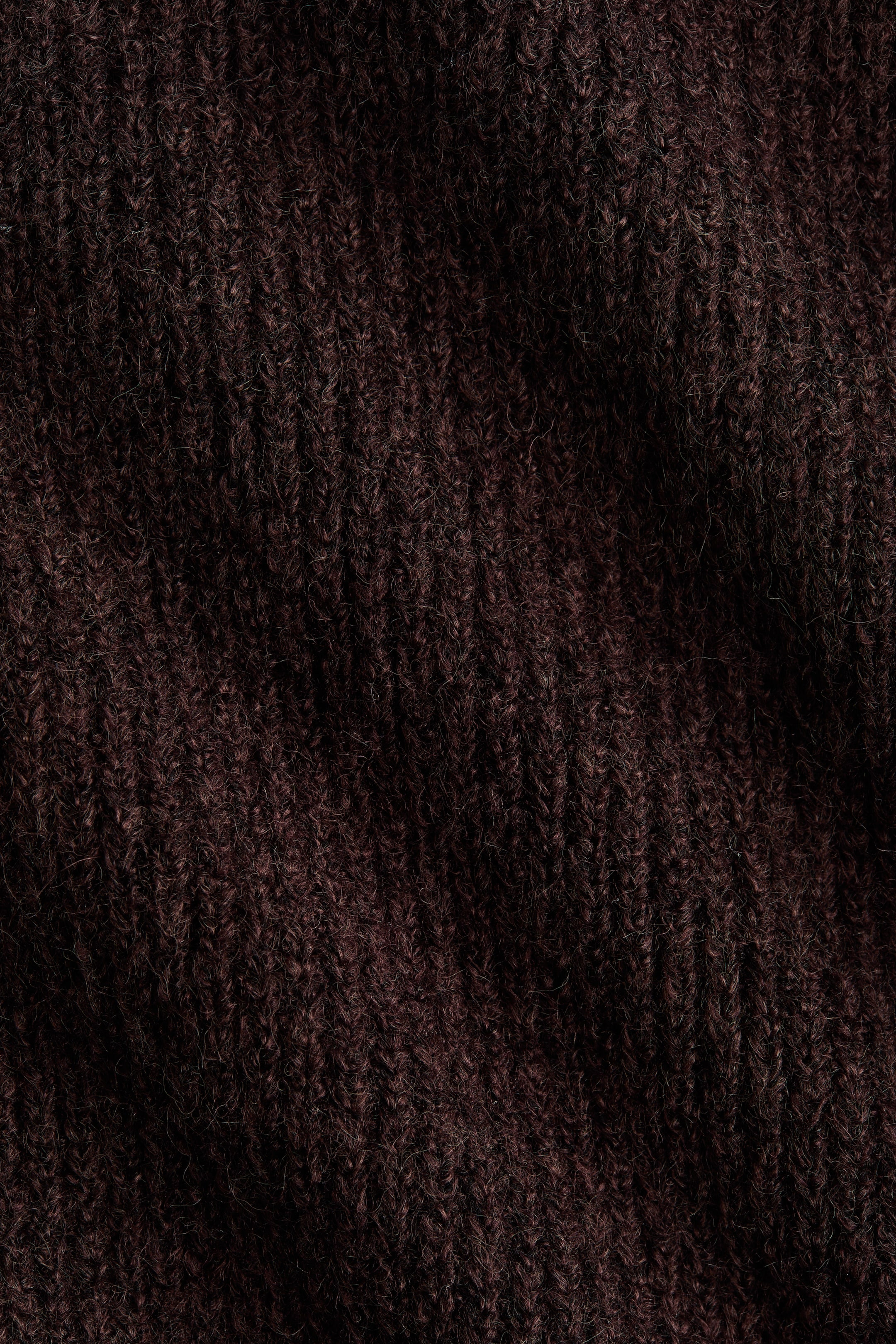 Visa större bild: Oversized stickad tröja med båtringning - Mörkbrun - DAM | H&M SE 2