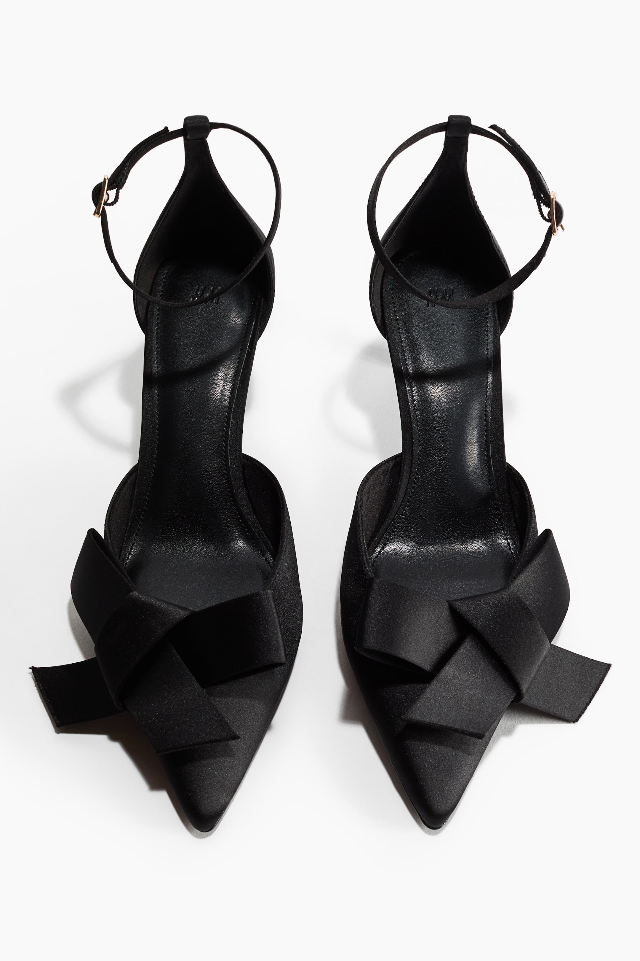 Visualizza immagine più grande: Bow-detail satin court shoes - Nero - DONNA | H&M IT 3