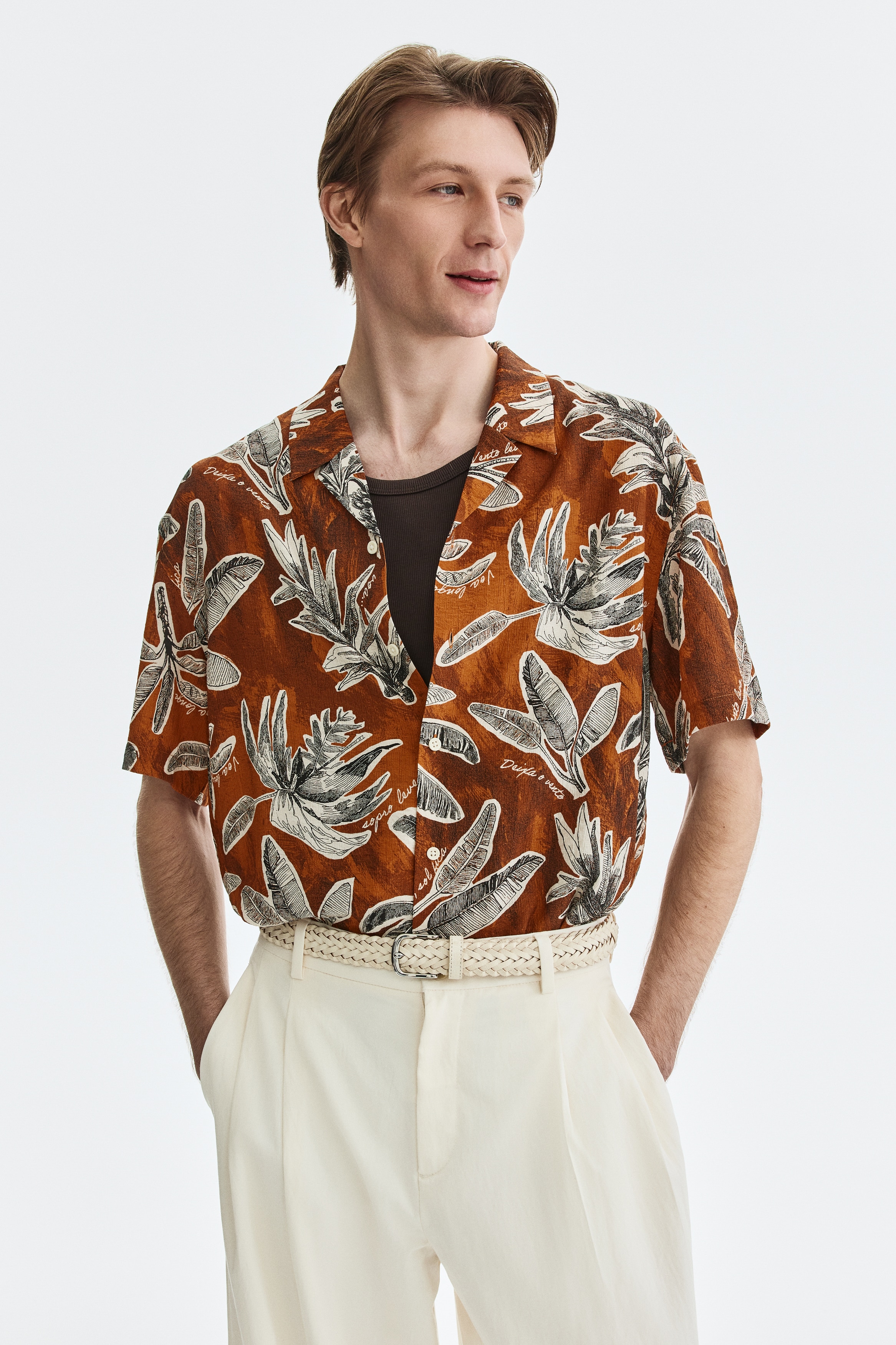Laakakauluksinen paita Relaxed Fit