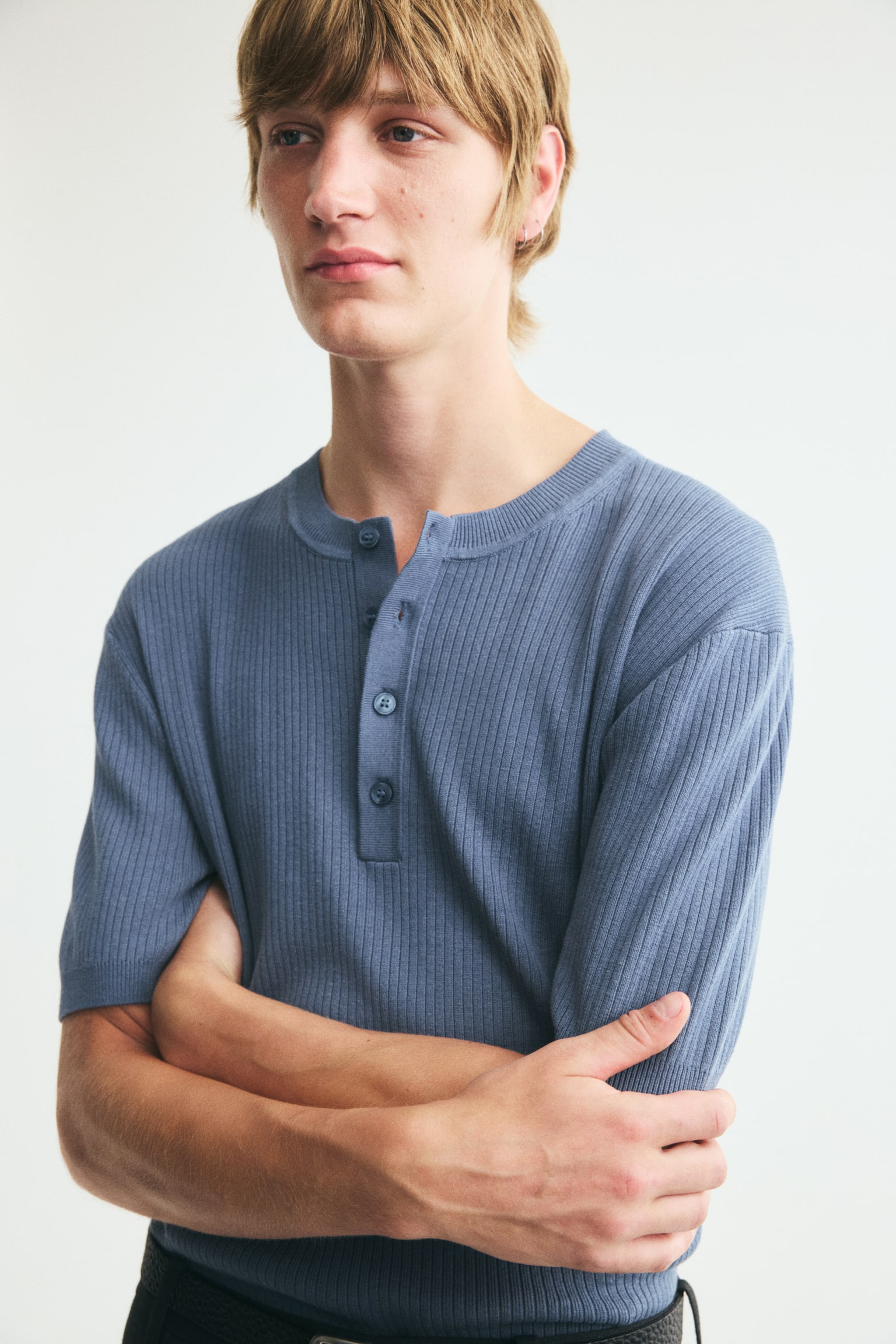 Мужская рубашка H&M Slim-Fit Fine-Knit Henley, цвет: Тёмный пыльный синий — фото 3