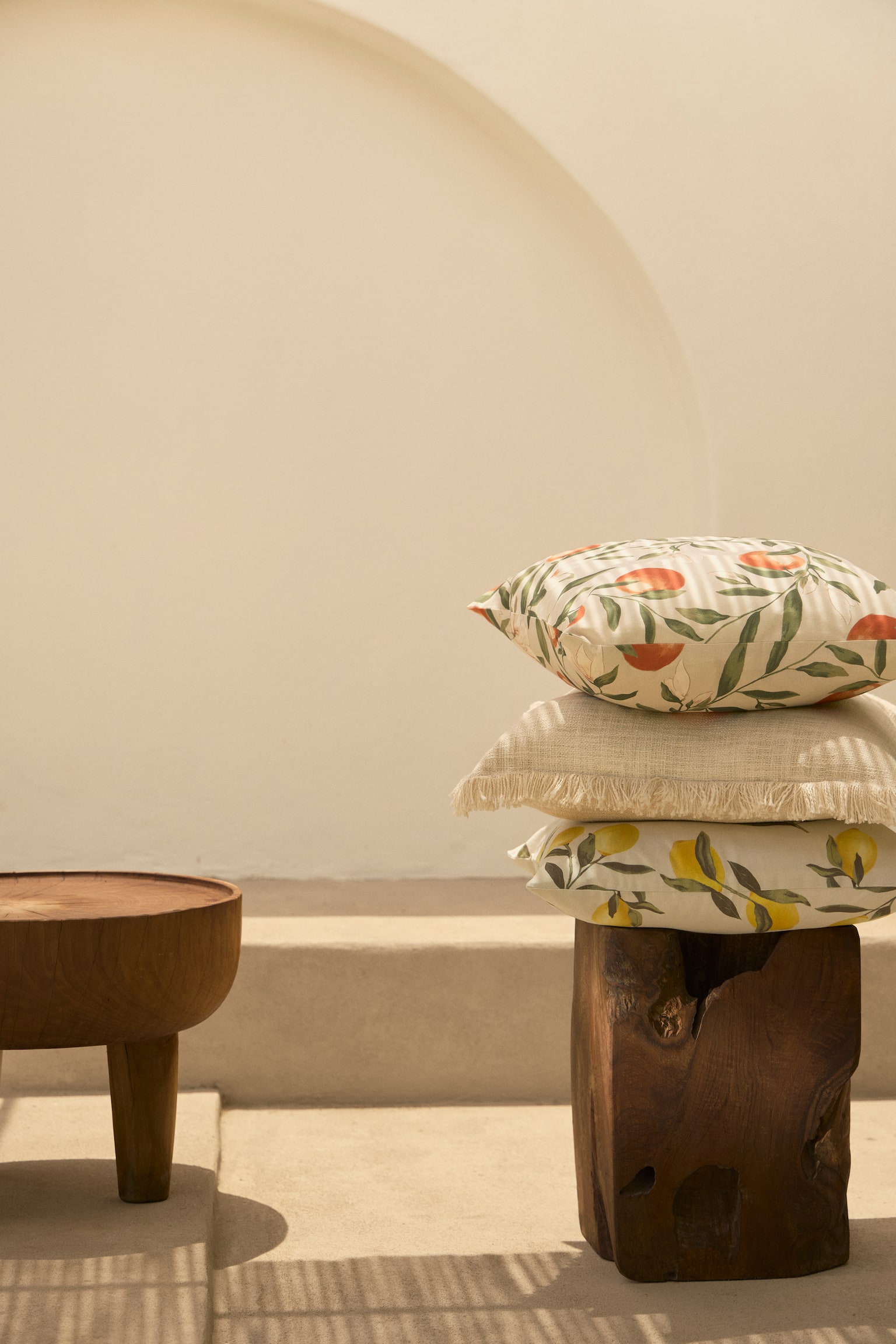 Wzorzysta poszewka na poduszkę - Jasnobeżowy/Cytryny/Jasnobeżowy/Kwiaty/Jasnobeżowy/Oliwki/Jasnobeżowy/Kwiaty/Jasnobeżowy/Pomarańcze/Jasnobeżowy/Wzór/Wielobarwny/Kwiaty/Jasnobeżowy/Różowe kwiaty - 4