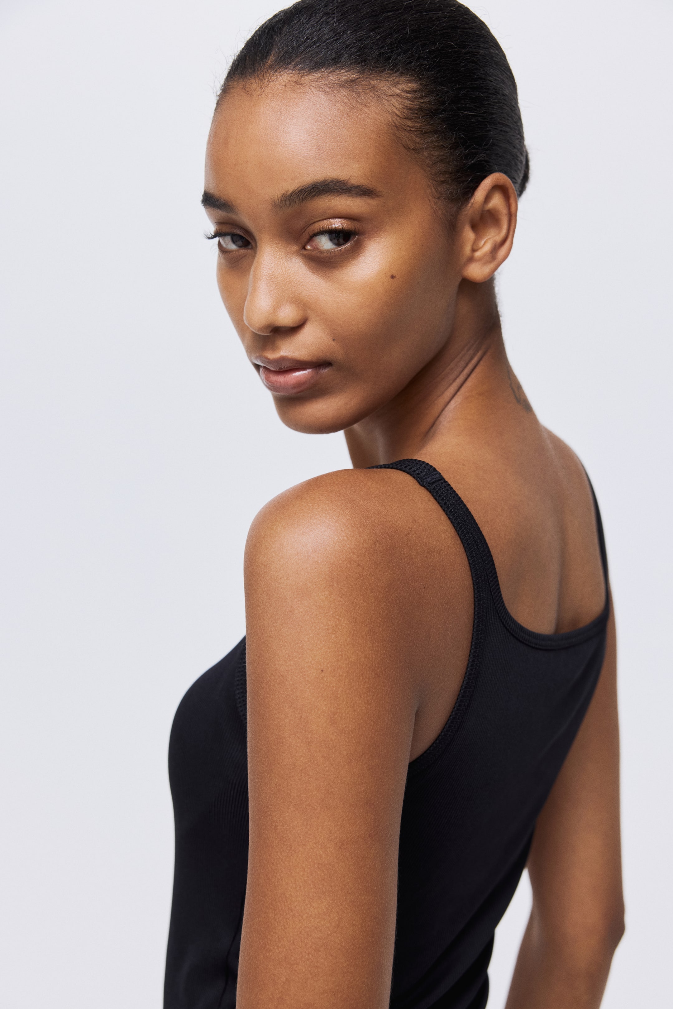 Xem ảnh lớn hơn: Áo ba lỗ liền áo ngực COOLMAX® - Màu đen - Ladies | H&M VN 1