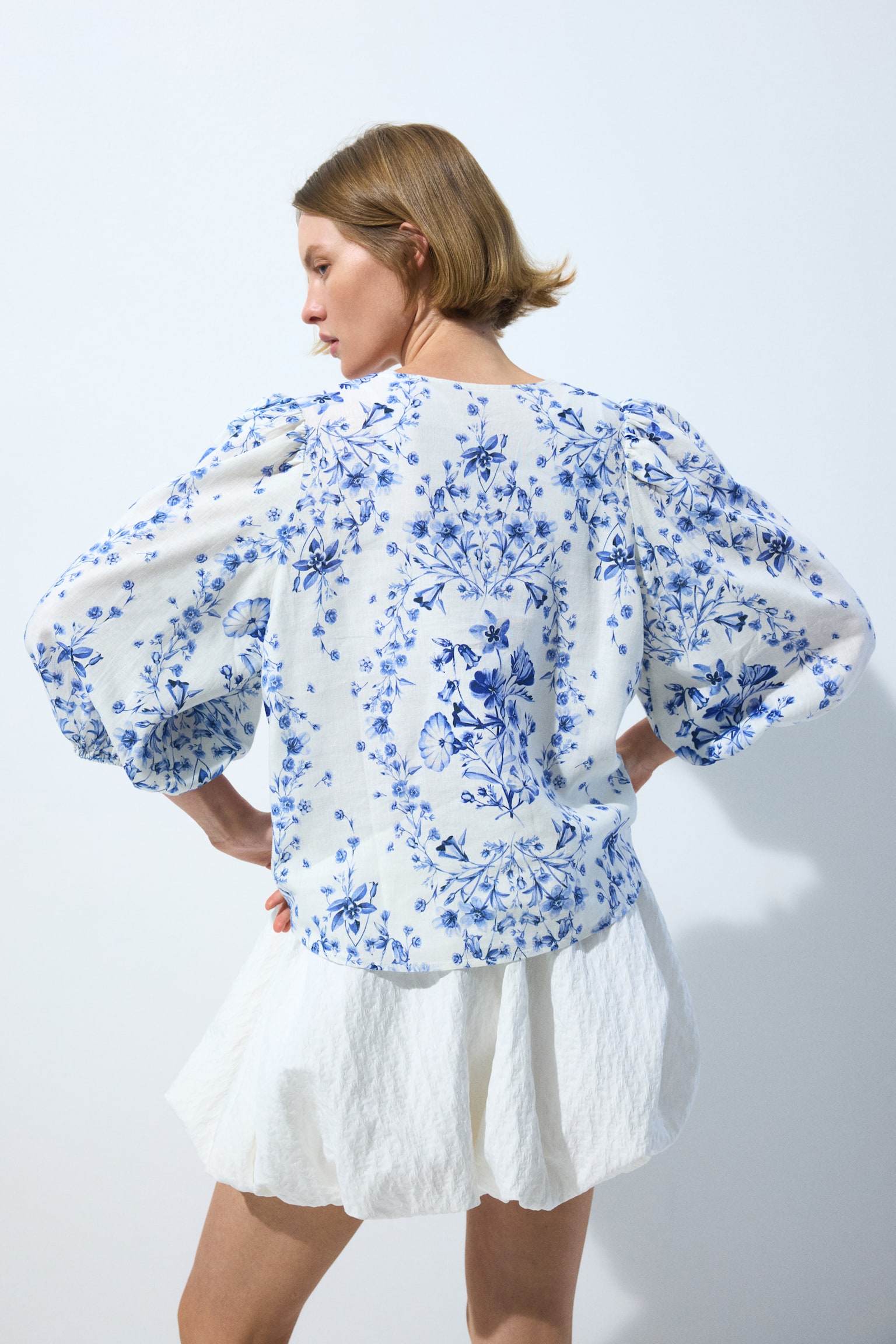 חולצה מתערובת פשתן - כחול ביניים/פרחוני/תכלת/לבן פסים/לבן/פרחוני - 1