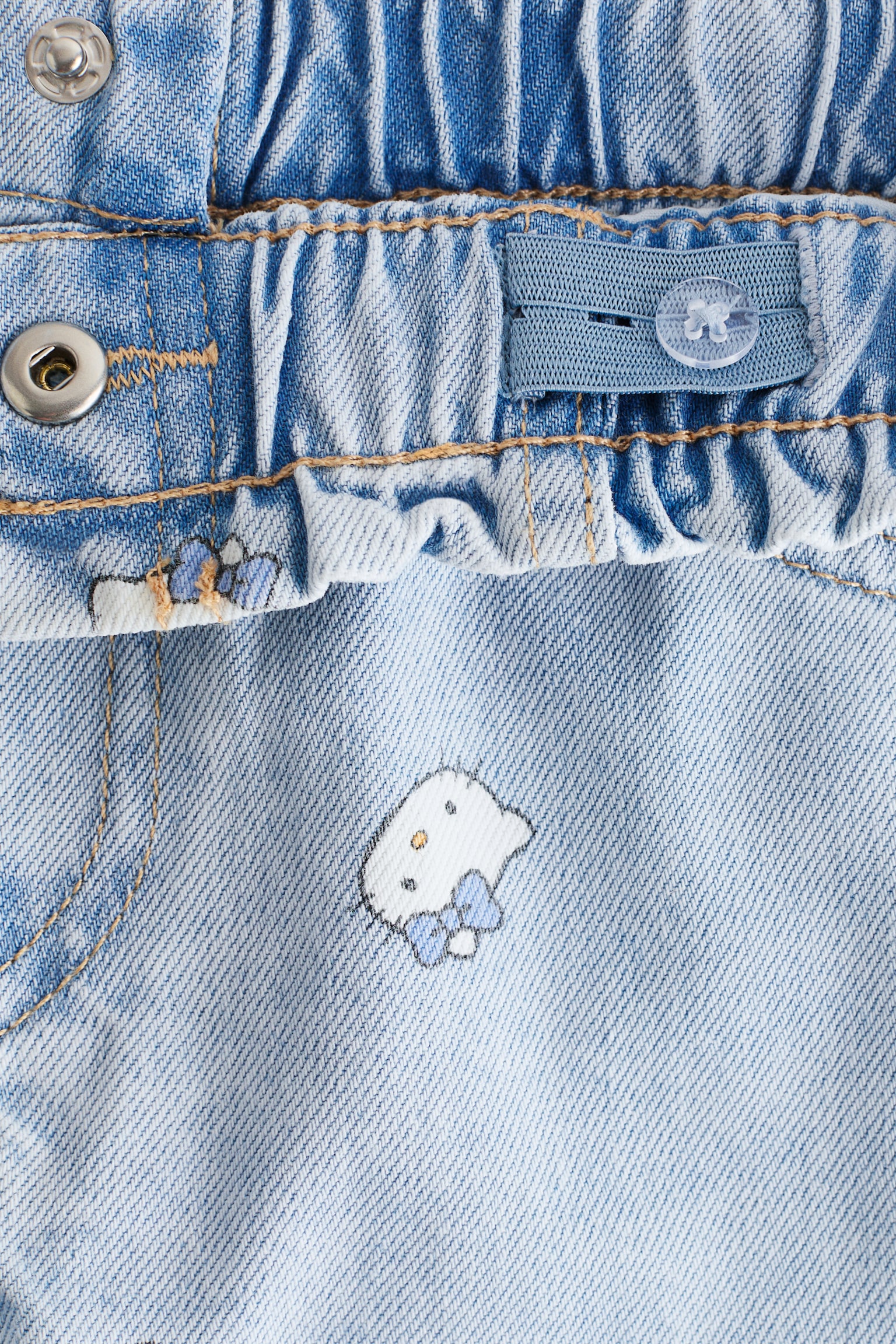 Short en denim Coupe Flottante - Bleu denim pâle/Hello Kitty/Beige clair/Lilo et Stitch/Bleu denim clair/Hello Kitty - 2