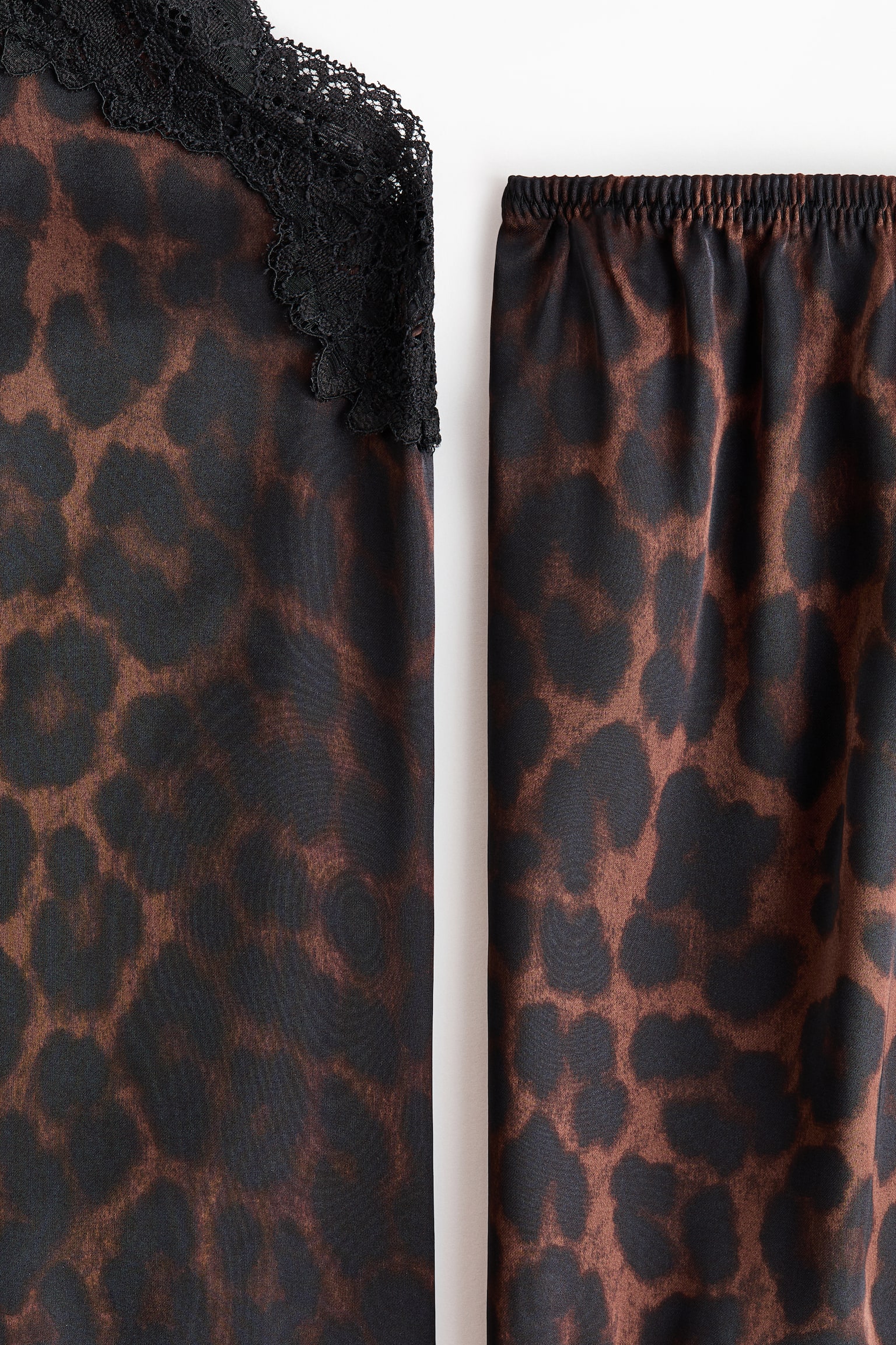 Pyjama en satin avec dentelle - Marron foncé/imprimé léopard - 4