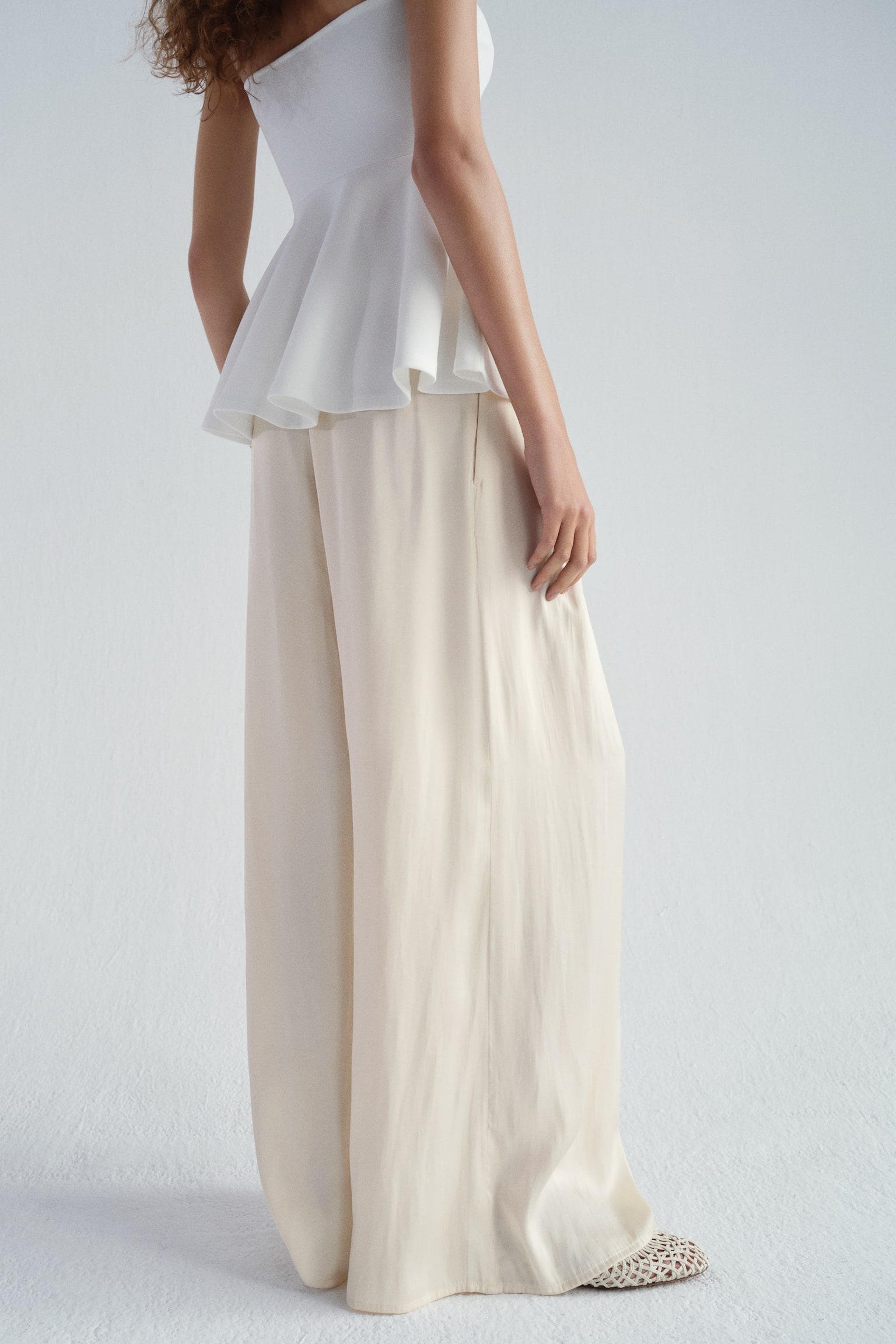 Wide satin trousers - Light beige/Black - 4