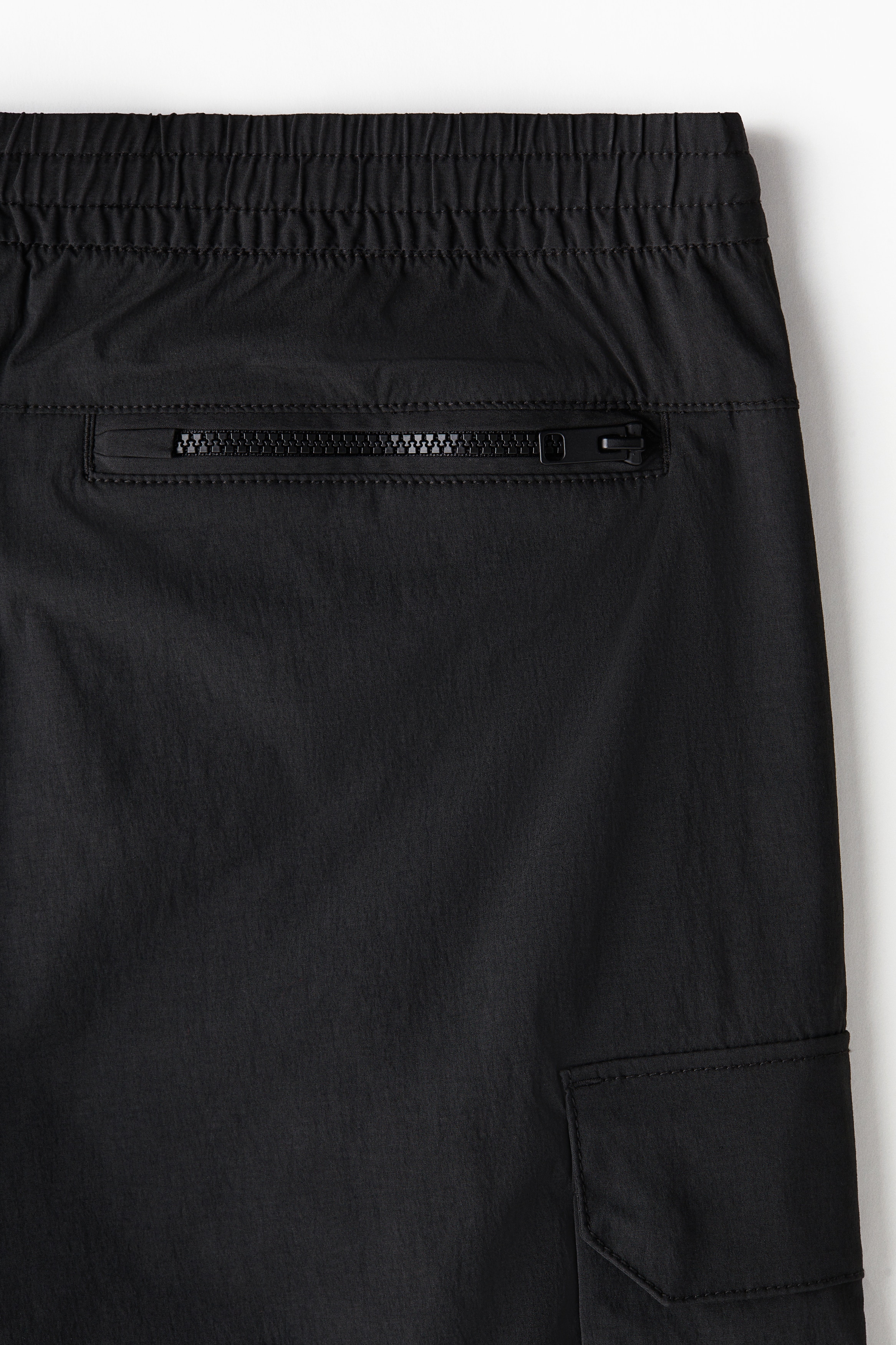 Regular Fit Nylon cargo shorts