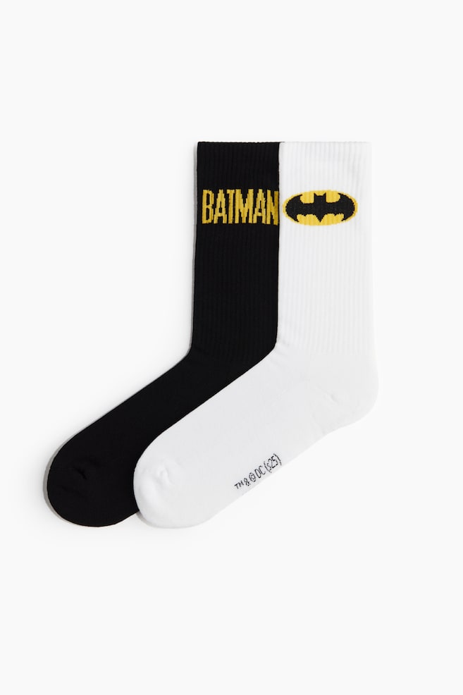 2 perechi de șosete - Negru/Batman/Negru/Keith Haring/Alb/Mickey Mouse/Alb/Familia Simpson/Gri-melanj/Keith Haring/Alb/Los Angeles Lakers/Negru/Chicago Bulls/Negru/Philadelphia 76ers/Alb/New York Knicks/Gri-melanj/Snoopy/Gri-melanj/Mickey Mouse/Alb/albastru/Alb/Fight Club/Negru/Ford/Negru/Disney/Negru/Coca-Cola/Alb/Keith Haring/Roz/Keith Haring/Gri/Friday the 13th/Bleumarin/Keith Haring - 1