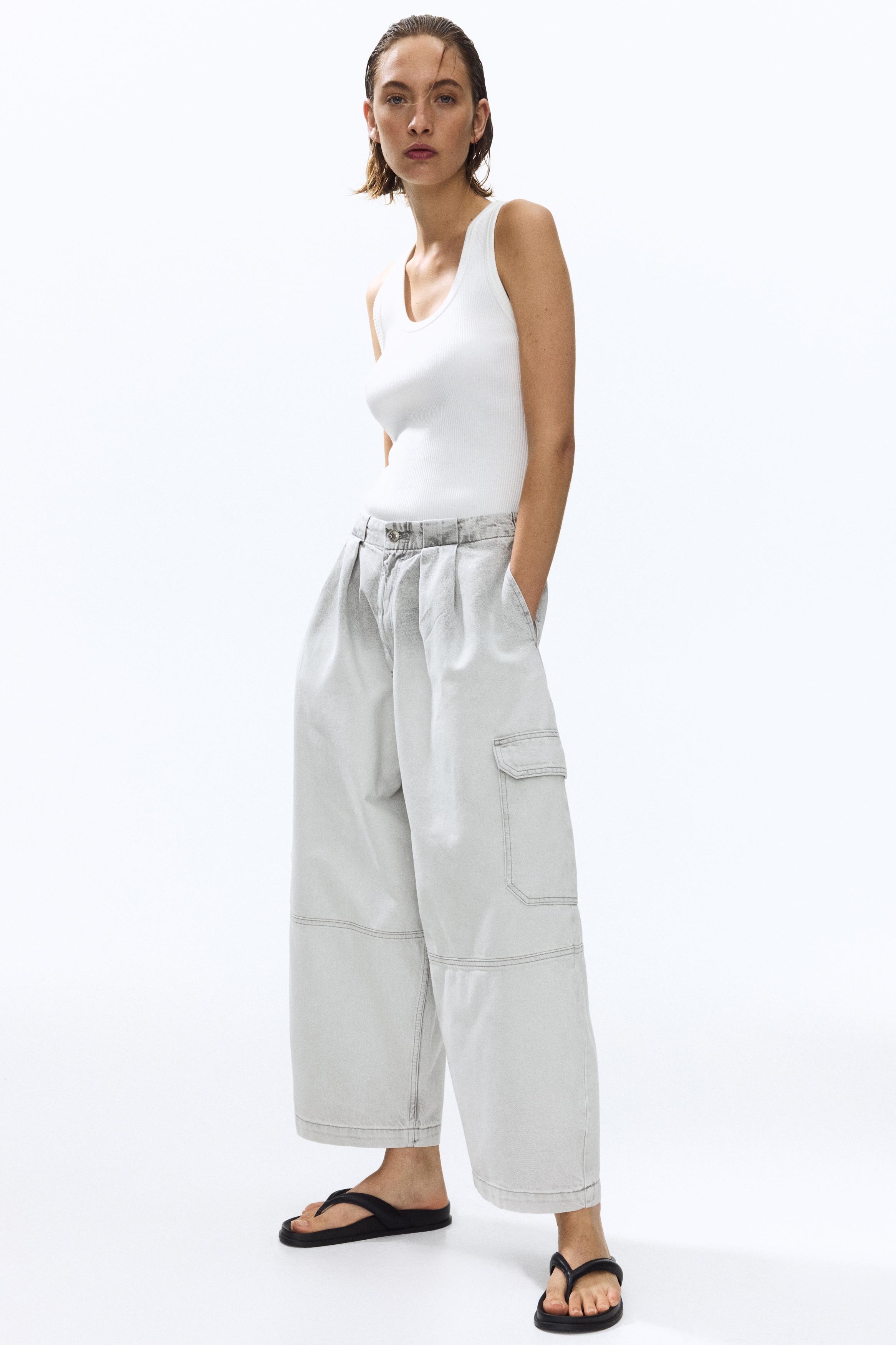 Barrel Regular Waist Ankle JeansModel