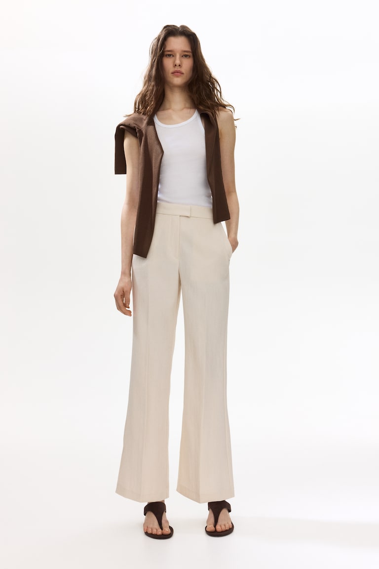 Zvonaste pantalone elegantnog kroja