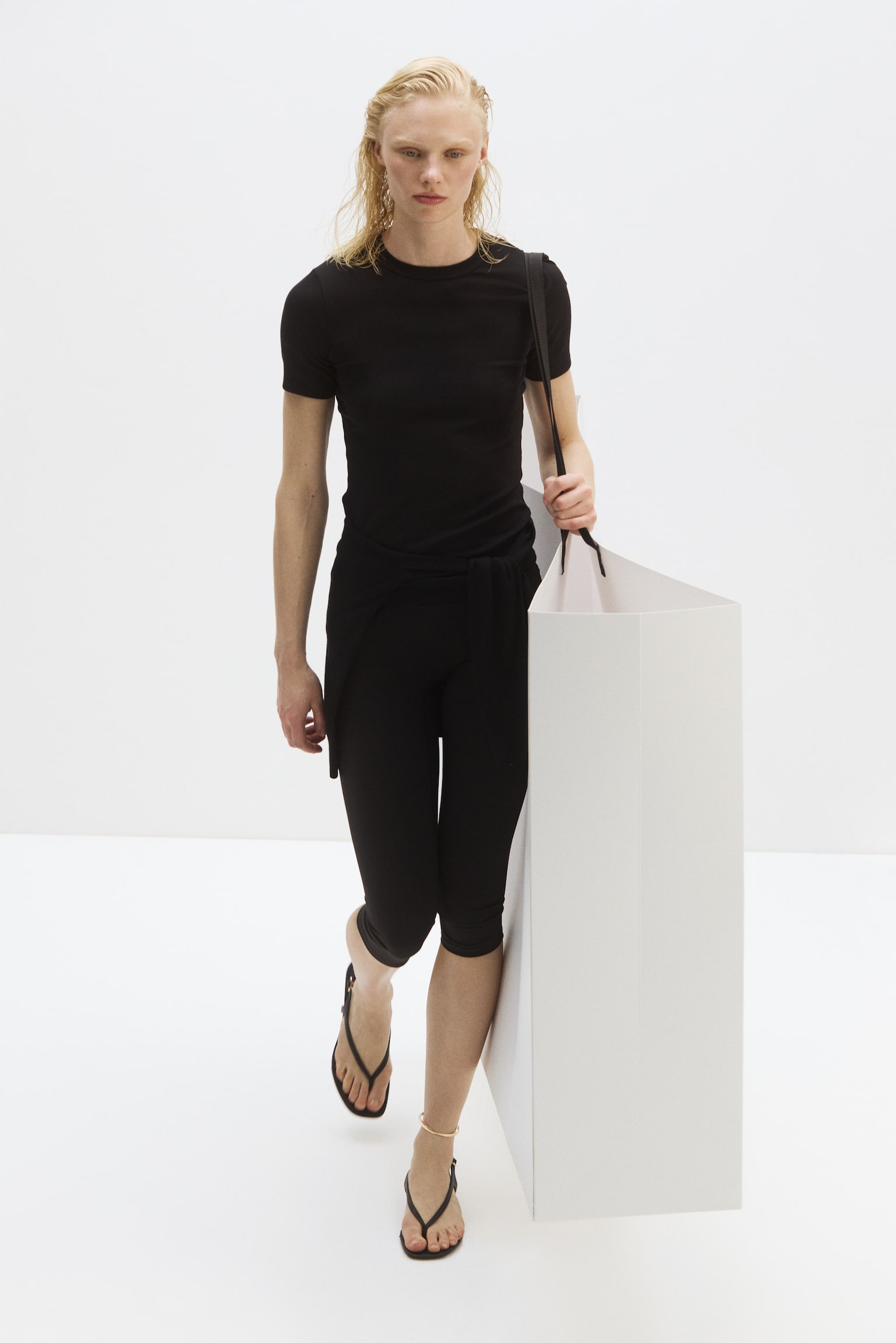 Женская футболка H&M Cooling Slim-Fit Ribbed, цвет: Чёрный — фото 4