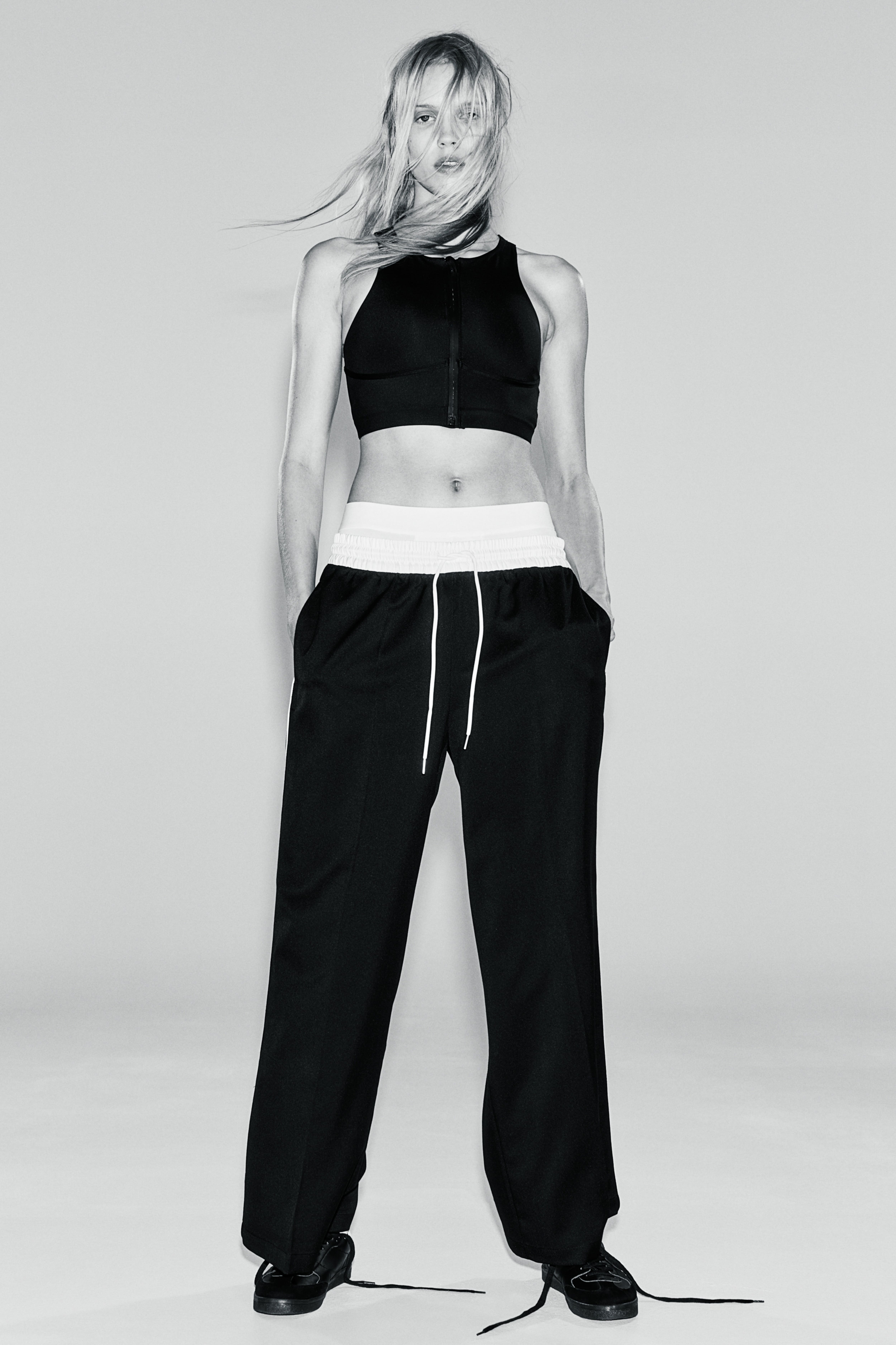 H&m black pants sales with white stitching