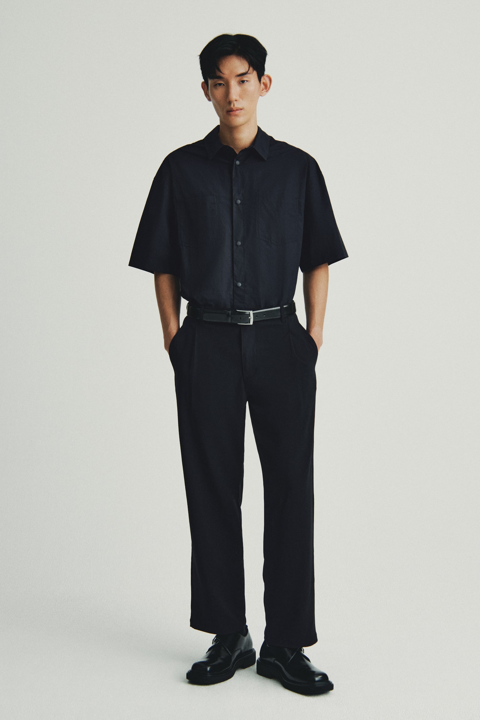 Loose Fit Short-sleeved cotton shirt - Màu đen/Màu kem/Màu xanh lá khói - 3