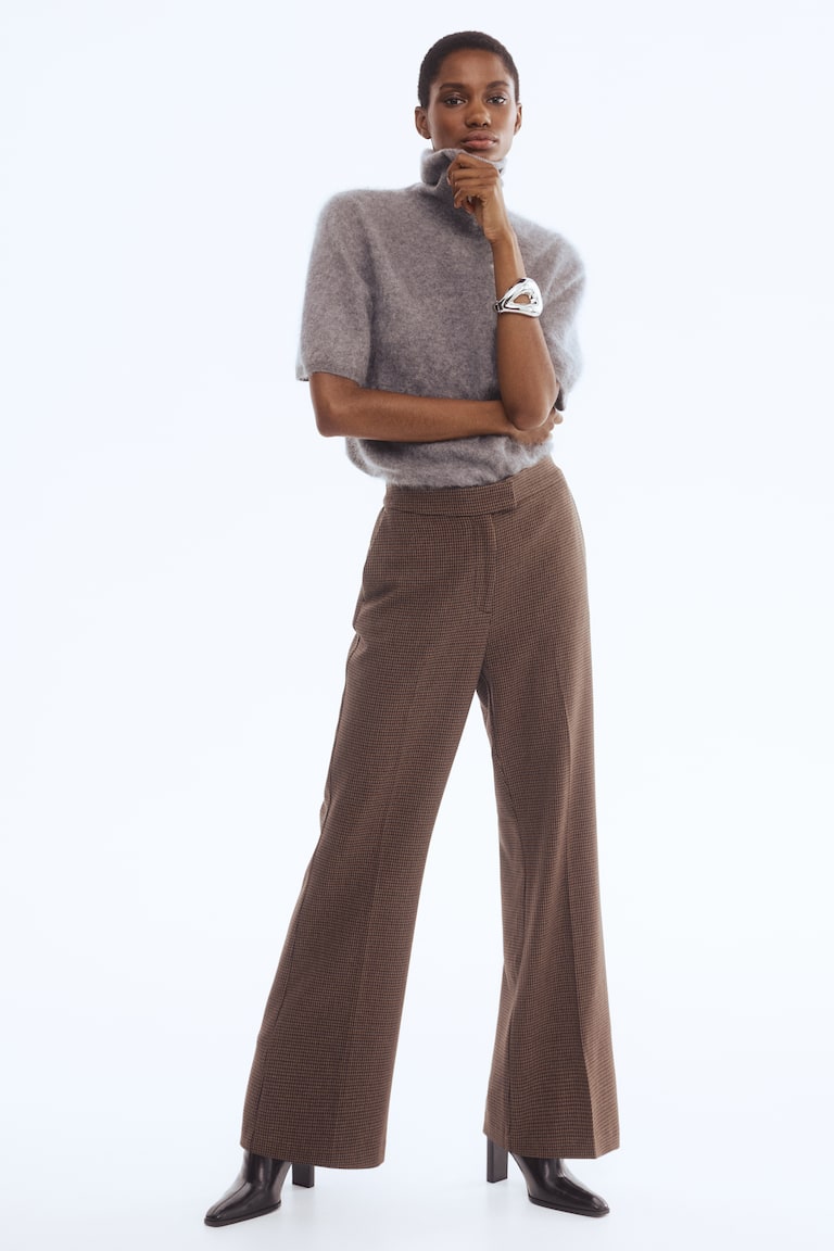 Pantalone sa zvonastim nogavicama